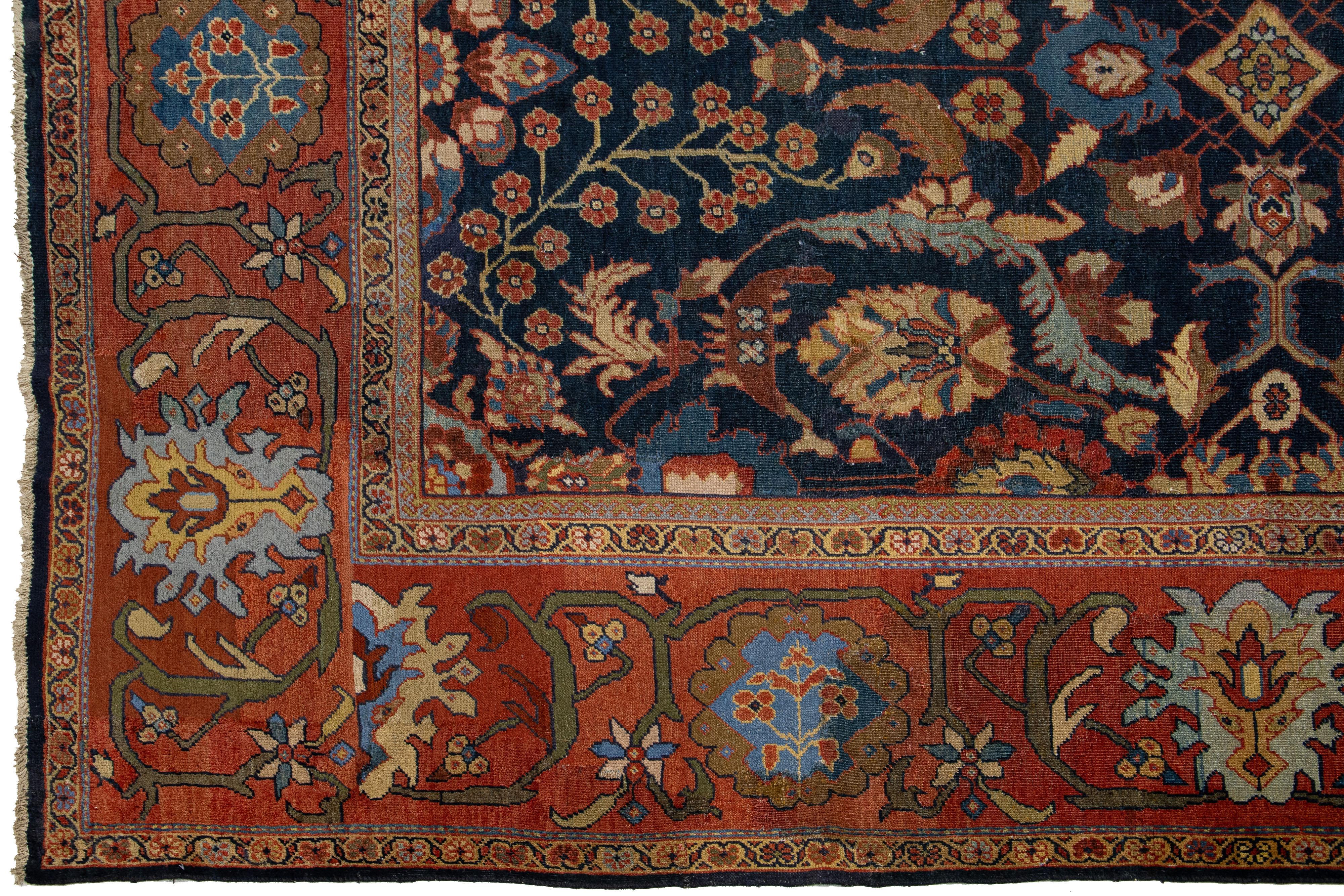 Laine Tapis persan Sultanabad à fleurs anciennes des années 1880 en laine bleu foncé en vente