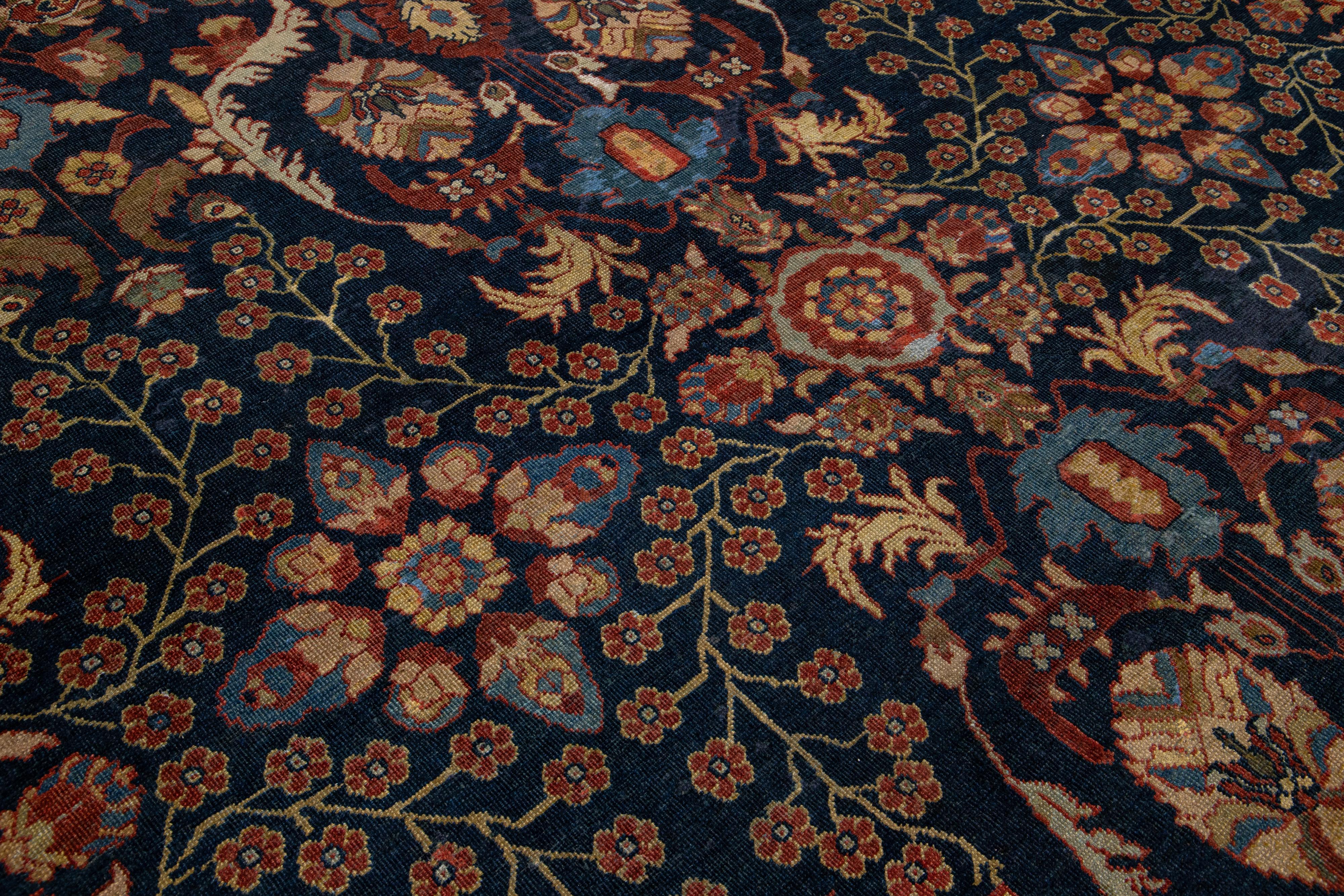 Tapis persan Sultanabad à fleurs anciennes des années 1880 en laine bleu foncé en vente 2