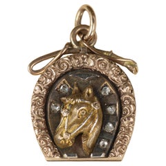 Orologio da cavallo antico del 1880, medaglione in oro rosa tagliato a tre colori con diamanti
