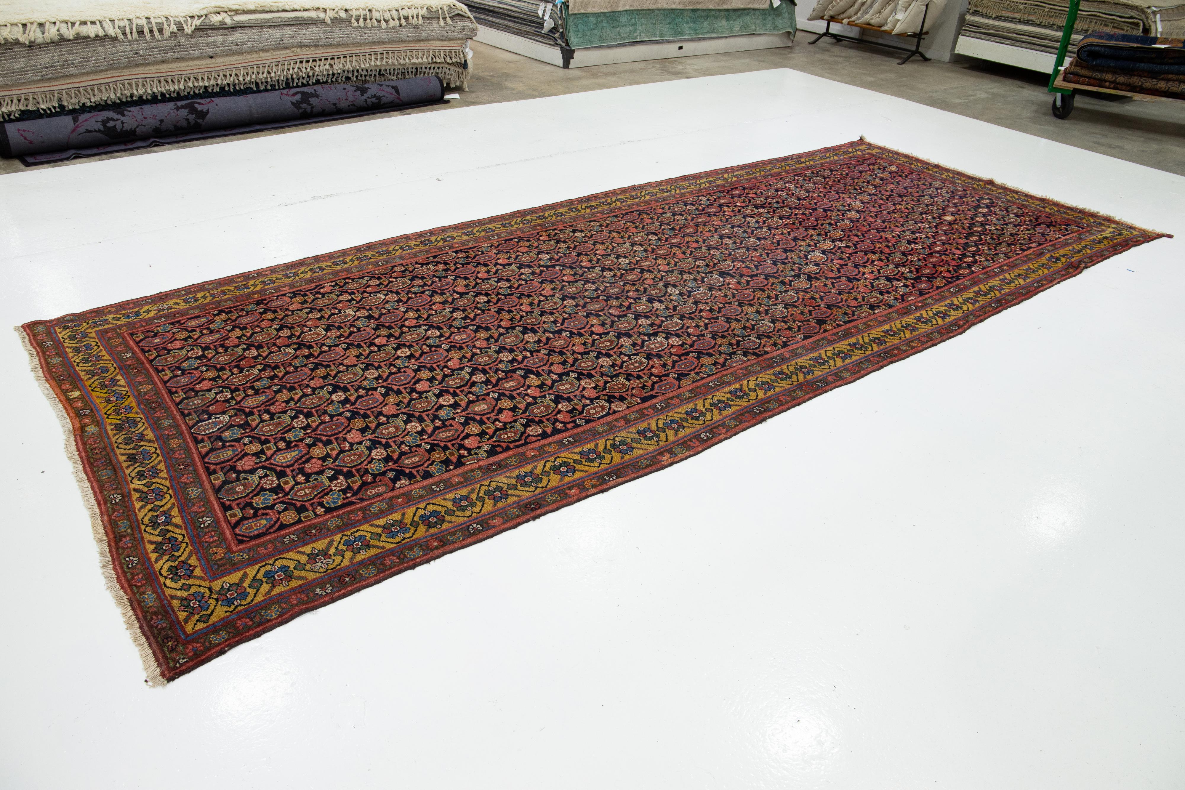 Perse Tapis Malayer Gallery des années 1880, fait à la main en bleu avec motif allovern en vente