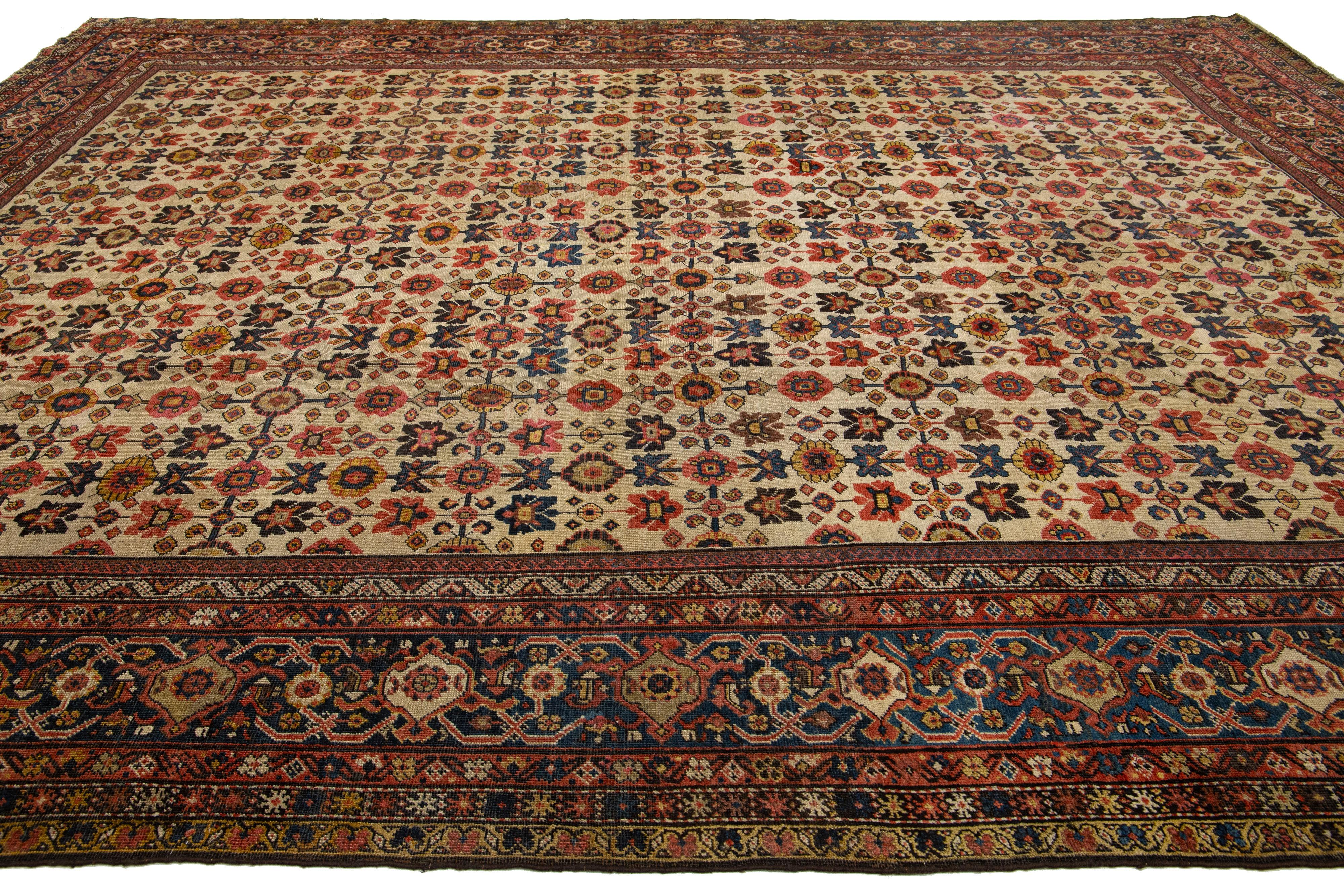 1880er Jahre antike persische Farahan Tan Wolle Teppich handgefertigt mit Allover-blumigen Mustern (Handgeknüpft) im Angebot