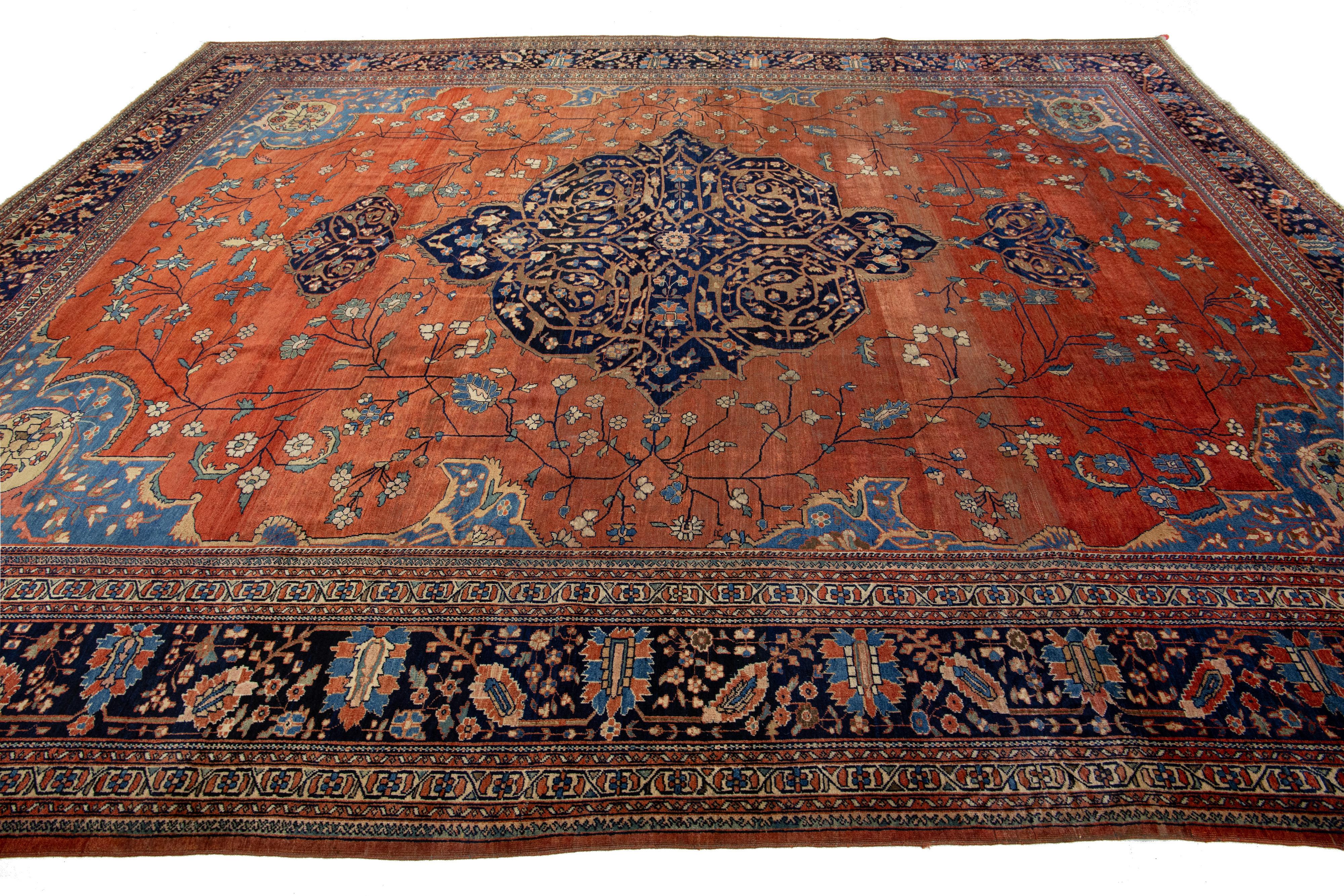 Tapis persan ancien Farahan des années 1880, fabriqué à la main en rouille avec motif de médaillon Excellent état - En vente à Norwalk, CT