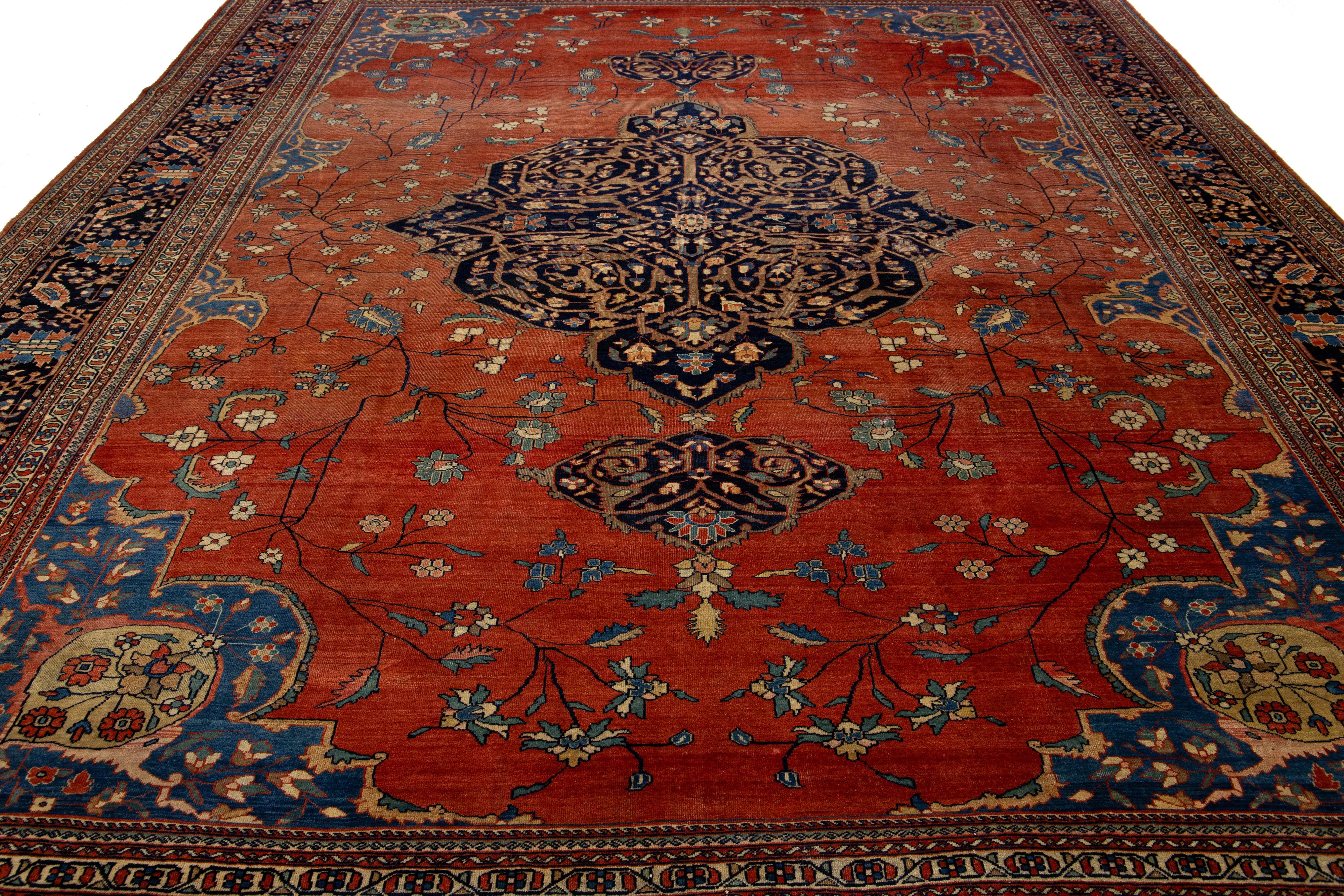 Laine Tapis persan ancien Farahan des années 1880, fabriqué à la main en rouille avec motif de médaillon en vente