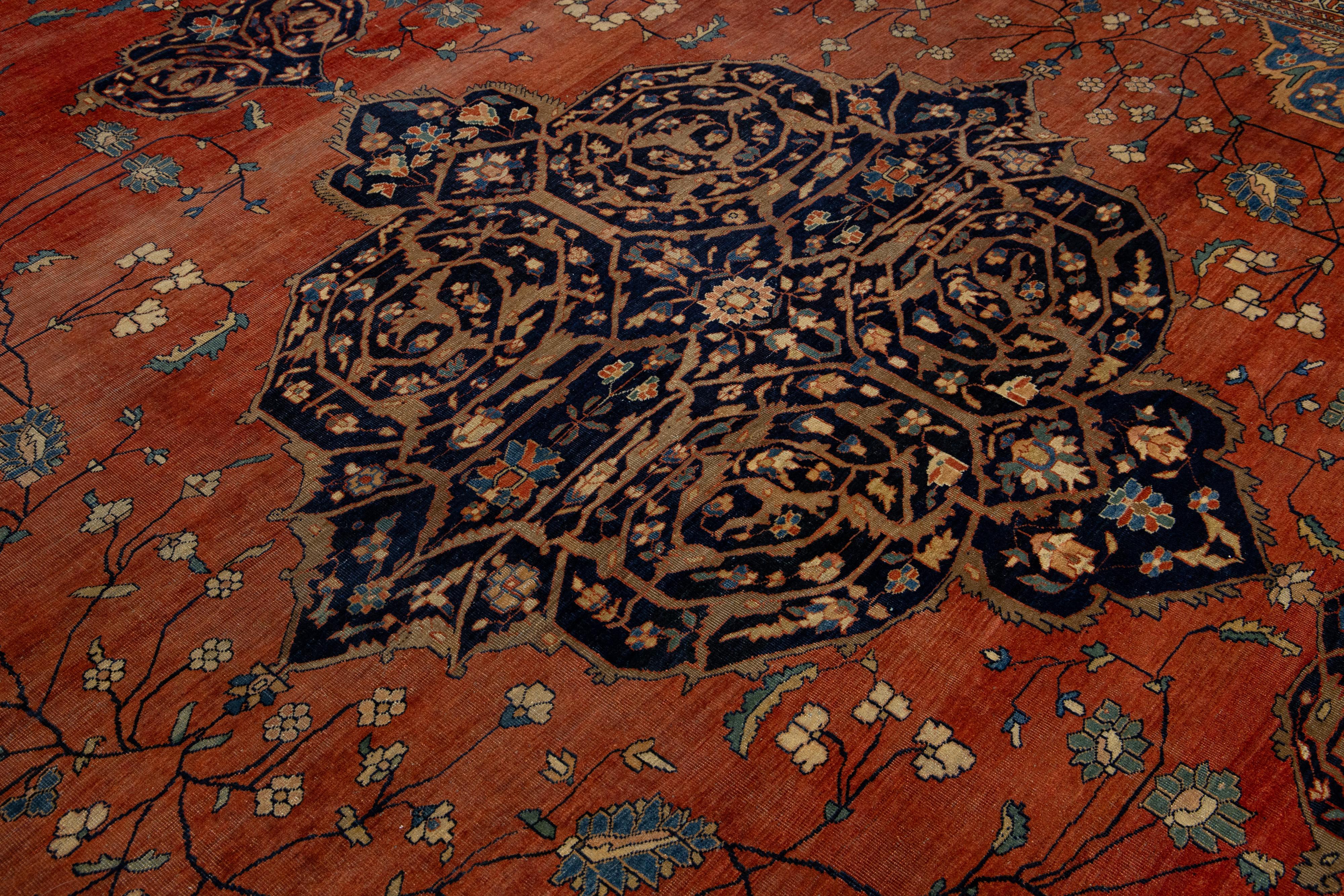 Tapis persan ancien Farahan des années 1880, fabriqué à la main en rouille avec motif de médaillon en vente 1