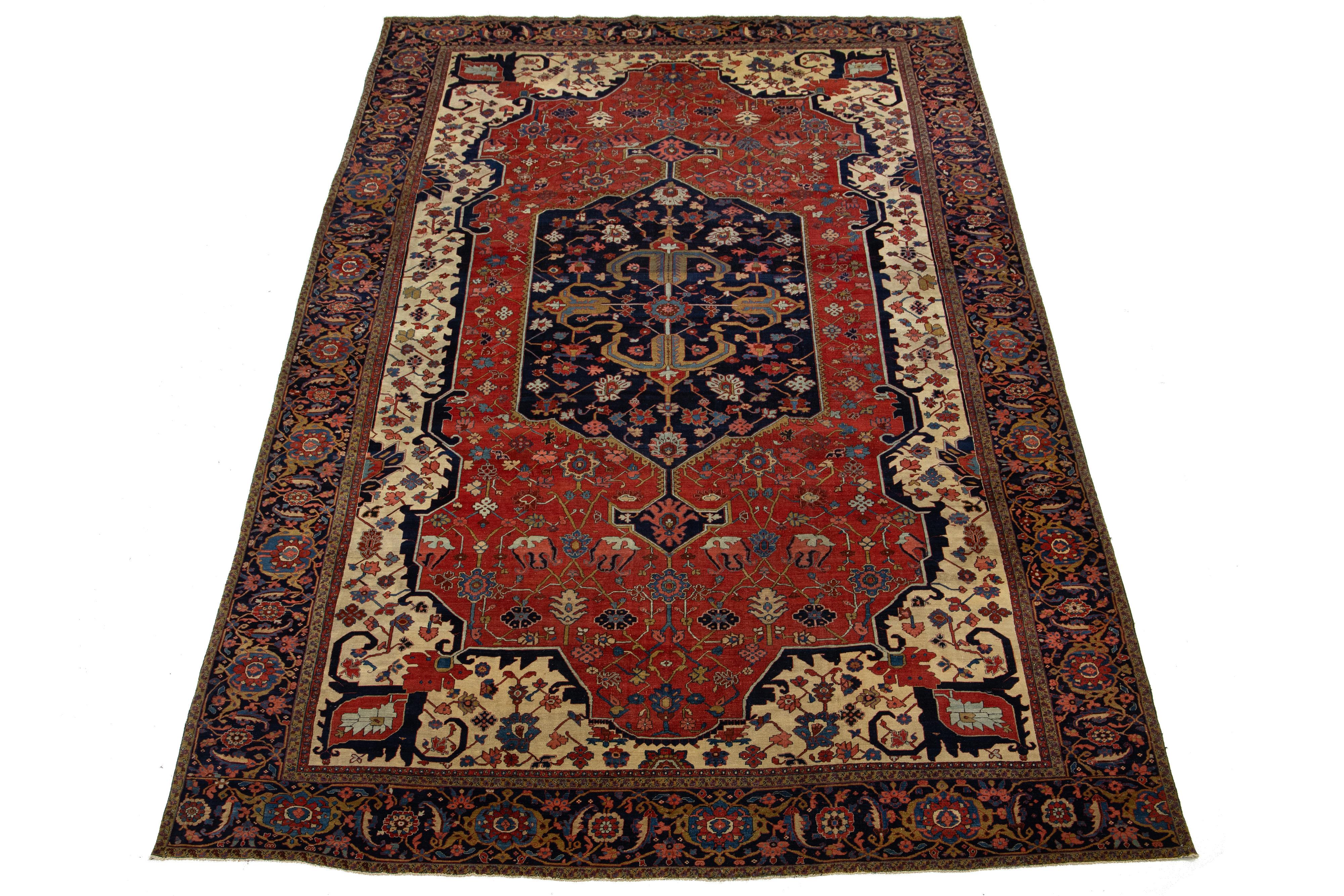 Découvrez le charme de ce grand tapis ancien en laine Charme Antiques, qui présente un superbe motif multicolore sur un riche fond rouge profond. Cette pièce unique ajoutera de la chaleur et du caractère à n'importe quel espace.

Ce tapis mesure 13'