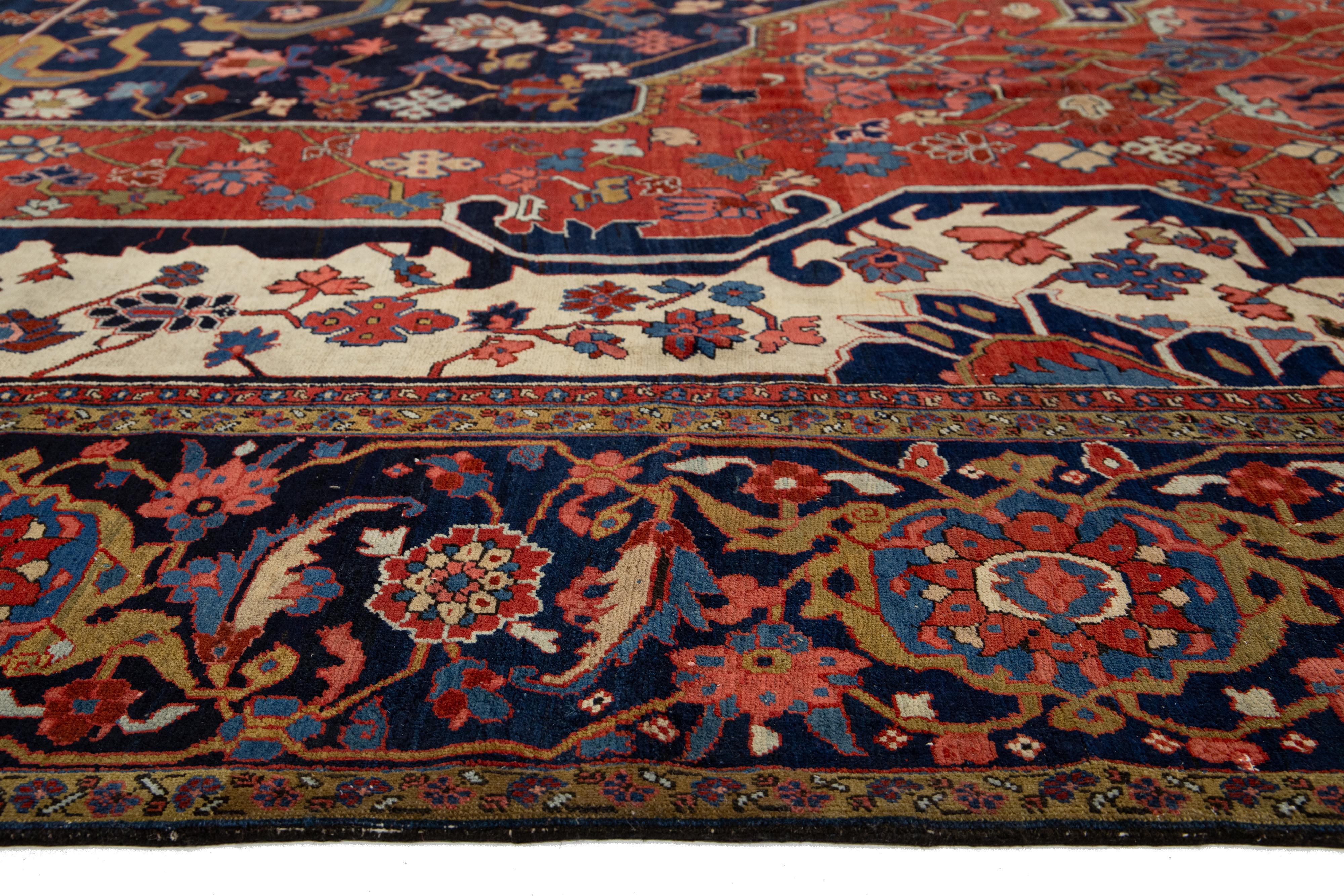 Heriz Serapi Tapis persan ancien Heriz en laine rouge avec motif de médaillon, années 1880 en vente
