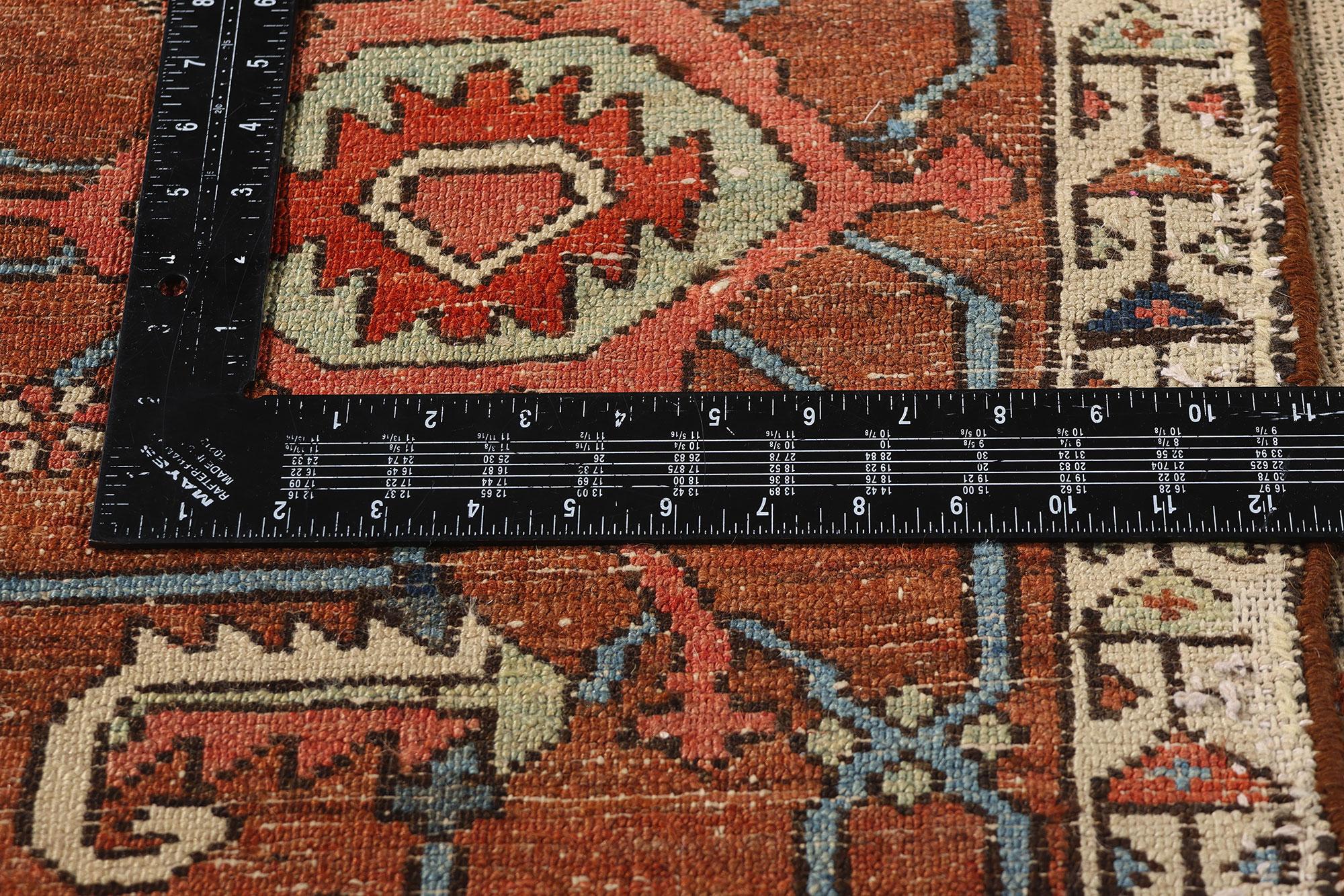 Tapis persan Serapi ancien des années 1880 avec style traditionnel en vente 2
