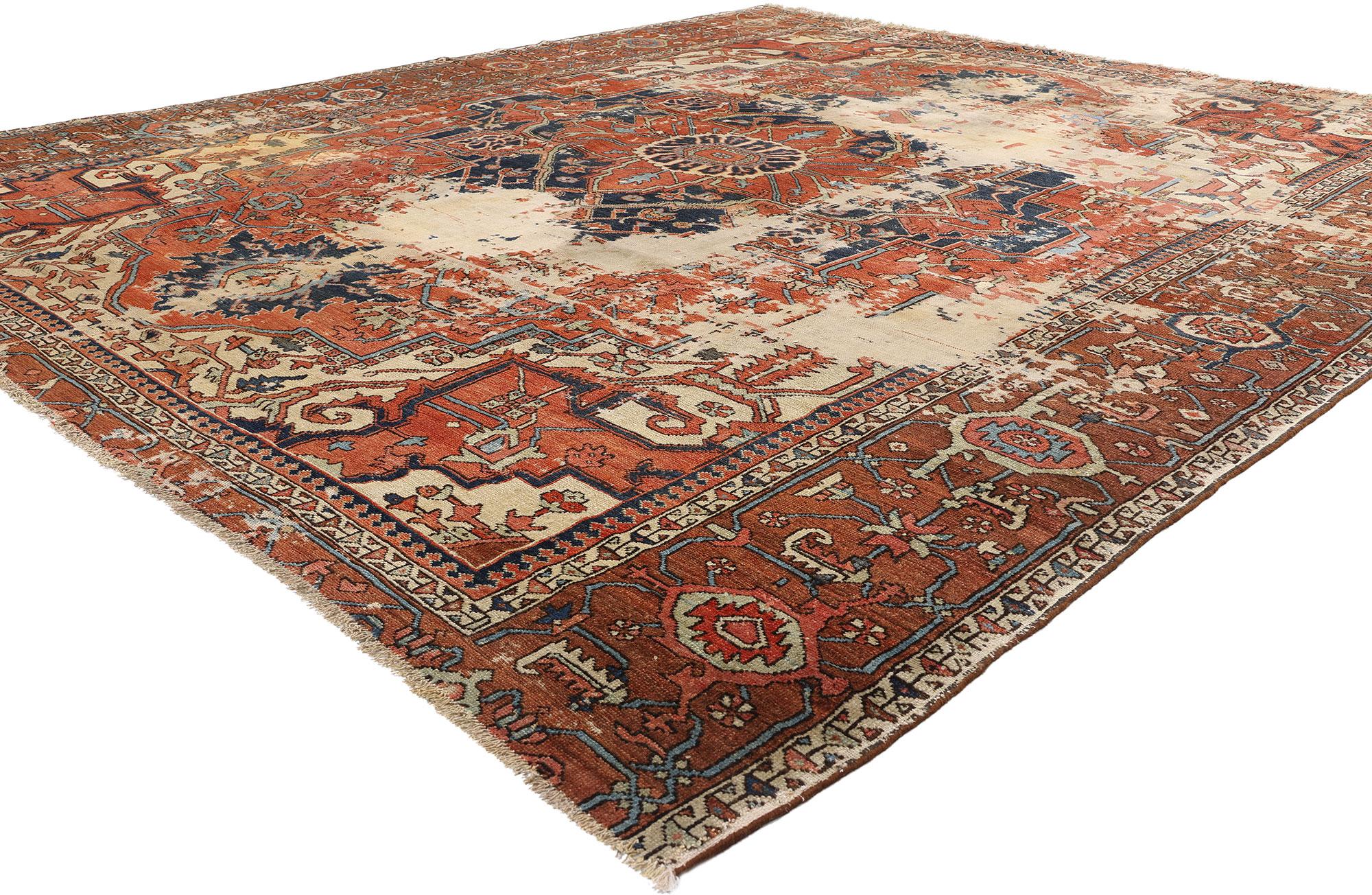 74951 Tapis serapi persan antique de la fin du 19e siècle, 10'06 x 12'08. Ce tapis serapi persan antique en laine nouée à la main, datant des années 1880, est un splendide exemple de l'artisanat de la fin du XIXe siècle. Son design est centré sur un