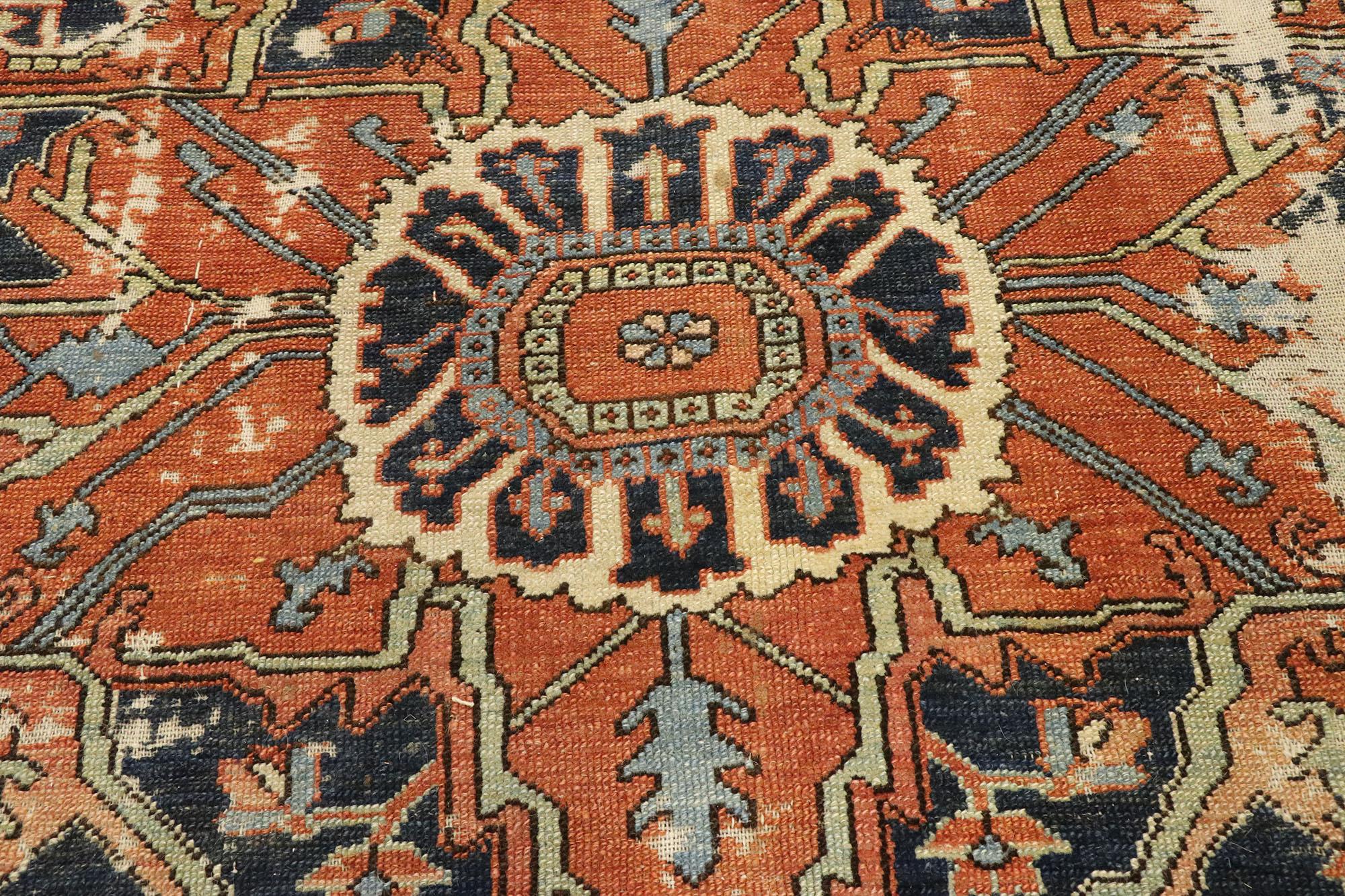 Tapis persan Serapi ancien des années 1880 avec style traditionnel en vente 1