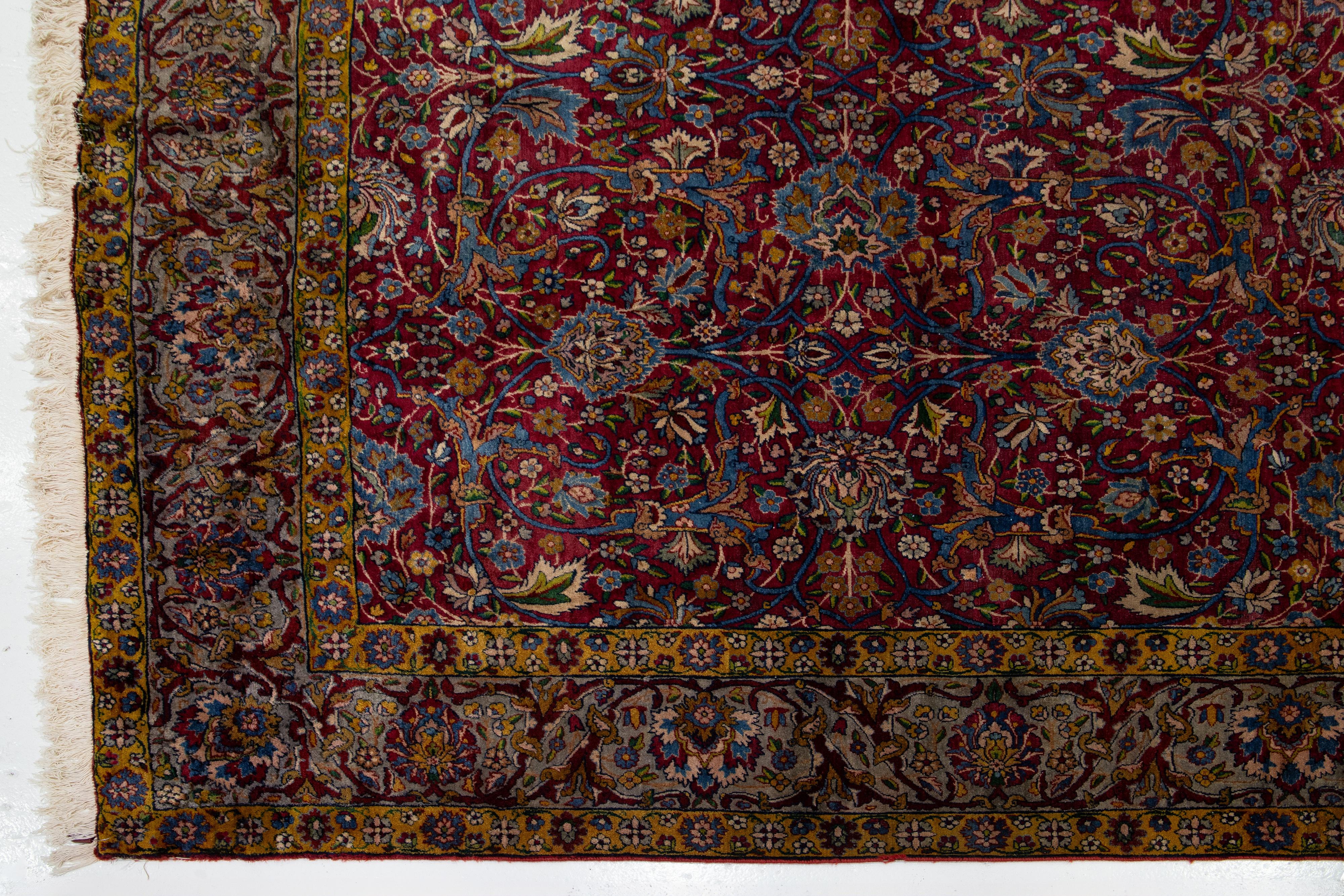XX secolo Tappeto antico in lana persiana Tabriz del 1880 con classico disegno floreale in rosso in vendita