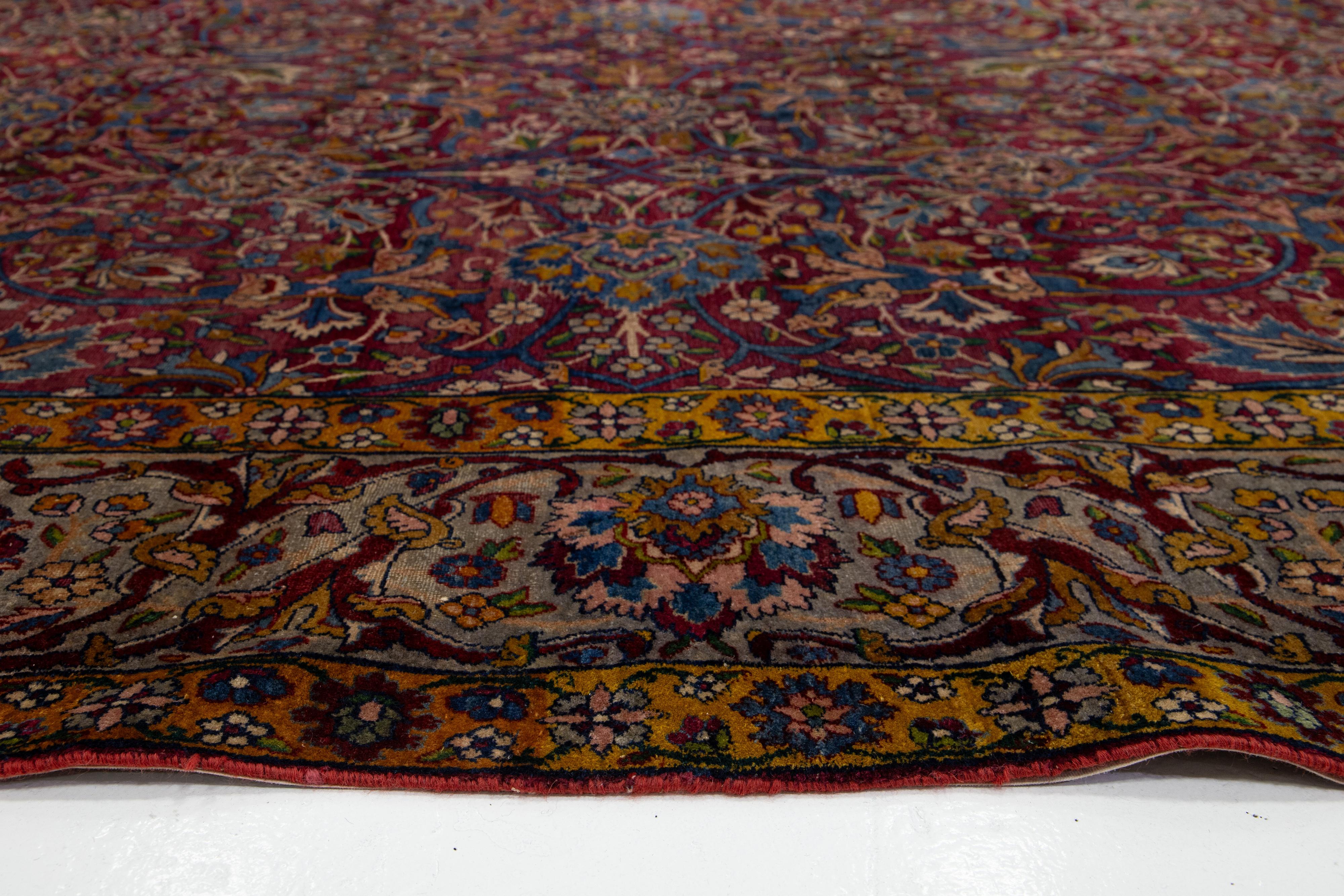 Tappeto antico in lana persiana Tabriz del 1880 con classico disegno floreale in rosso in vendita 2