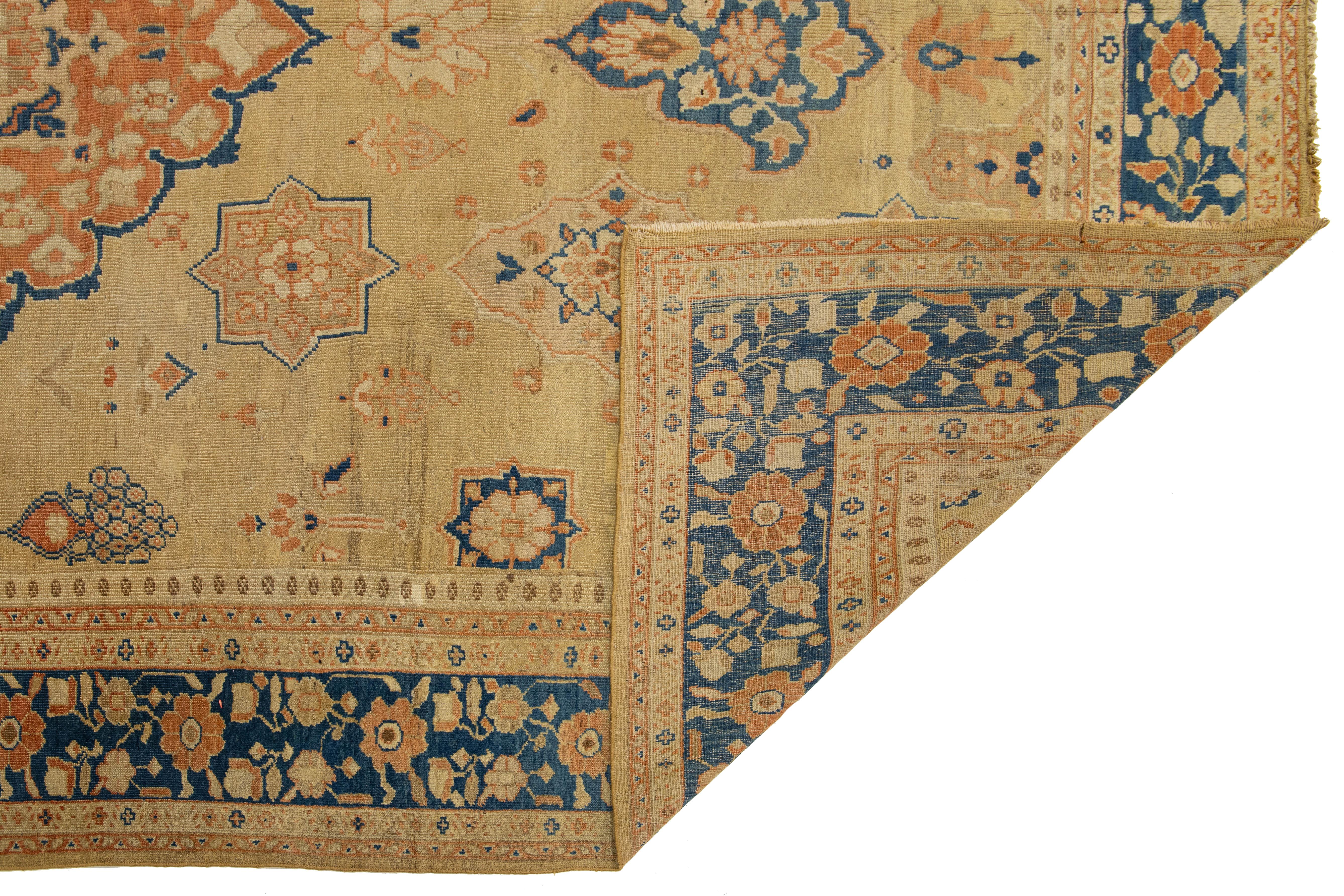 Noué à la main Tapis ancien Sultanabad en laine fait à la main en brun clair avec motif floral, années 1880 en vente