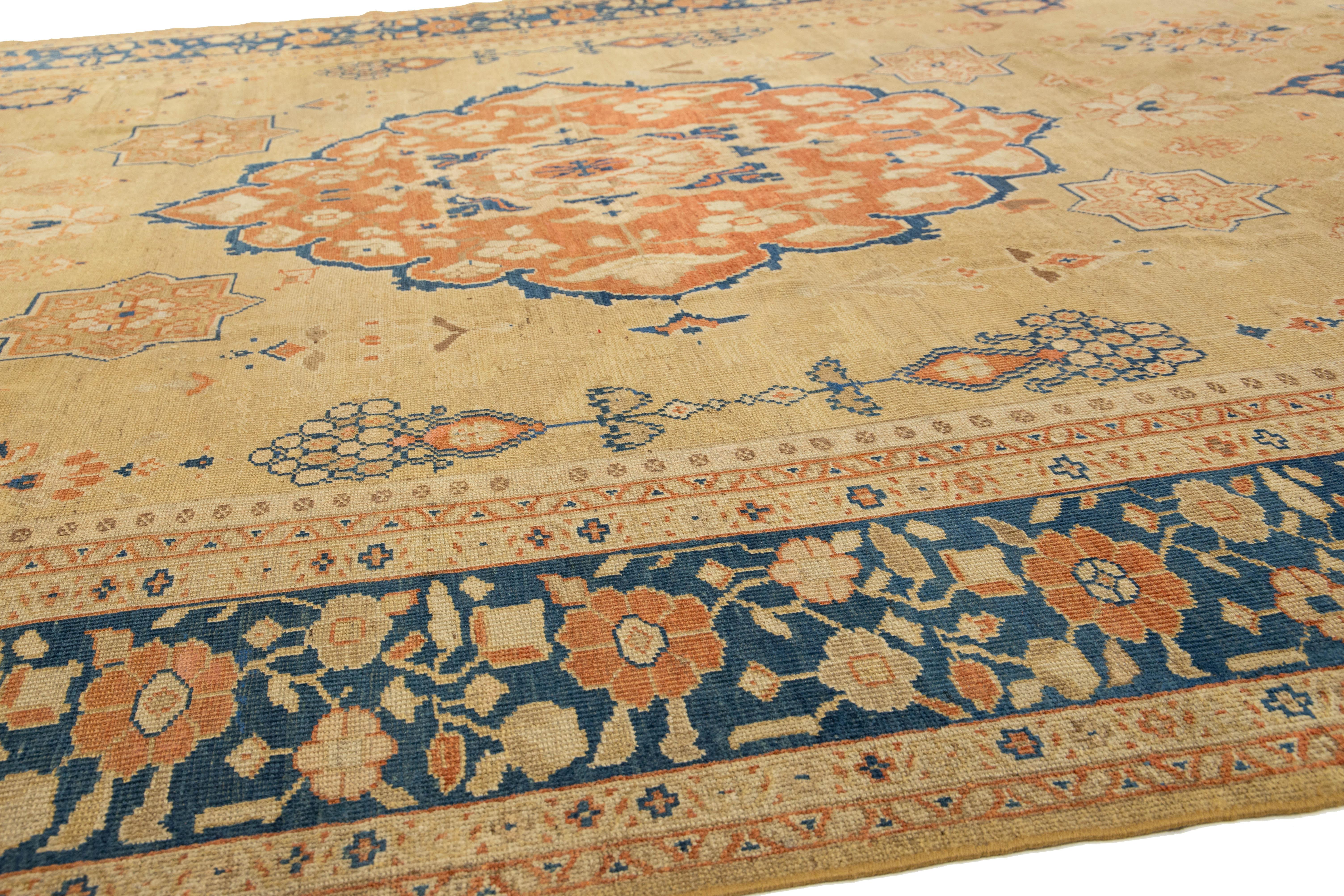 Tapis ancien Sultanabad en laine fait à la main en brun clair avec motif floral, années 1880 Excellent état - En vente à Norwalk, CT