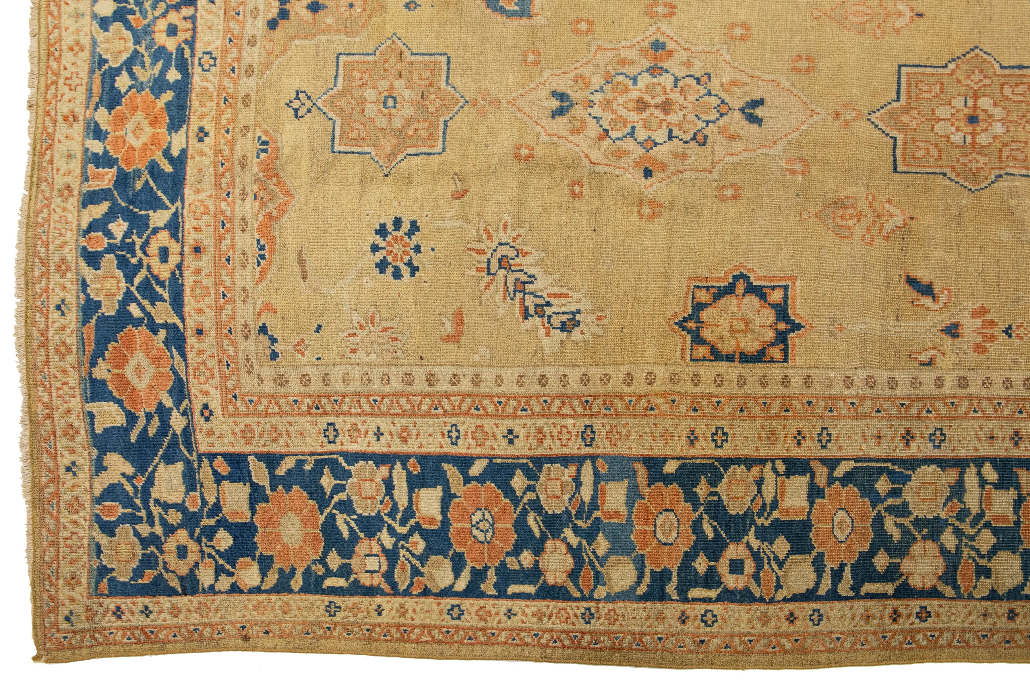 Laine Tapis ancien Sultanabad en laine fait à la main en brun clair avec motif floral, années 1880 en vente