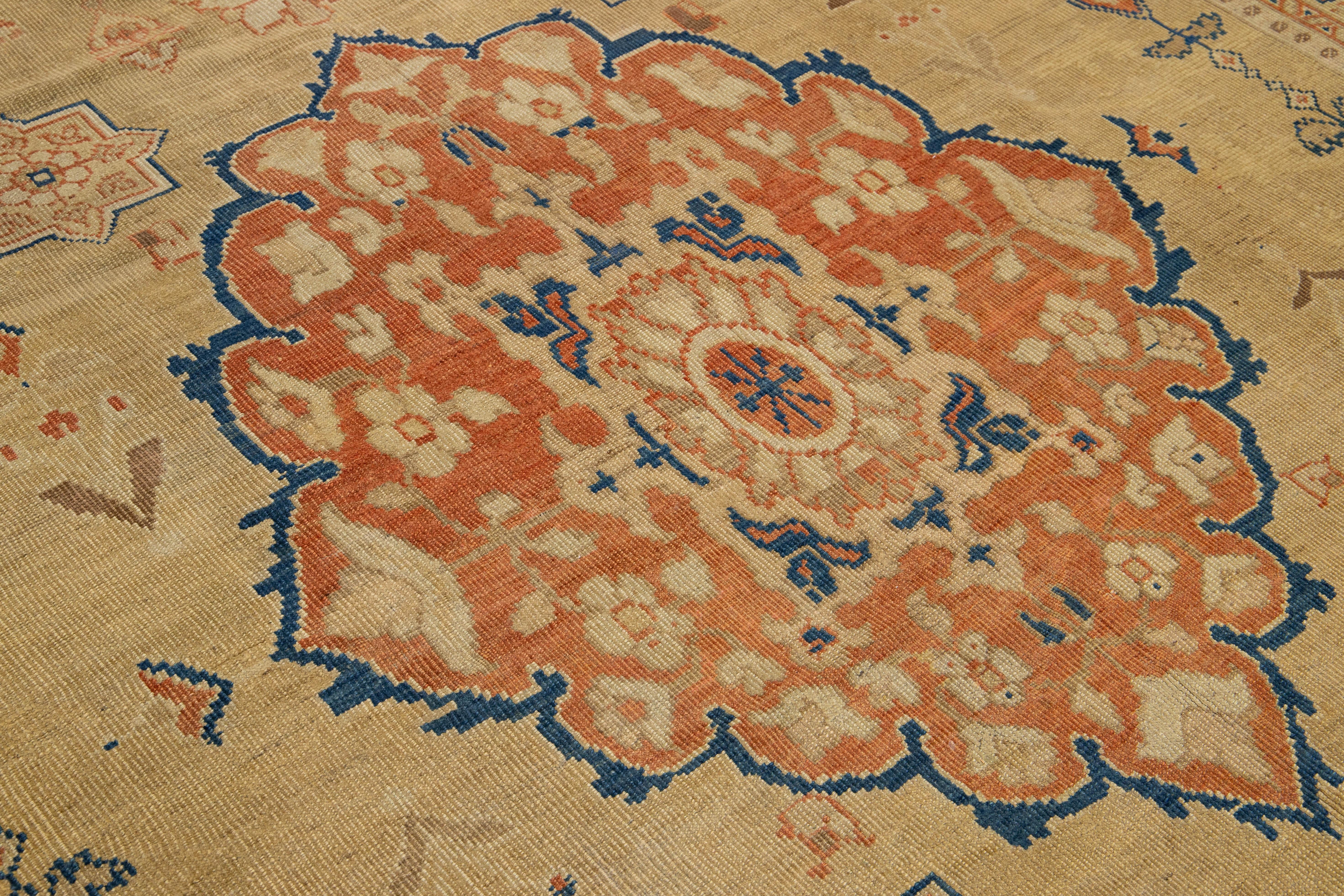 Tapis ancien Sultanabad en laine fait à la main en brun clair avec motif floral, années 1880 en vente 2