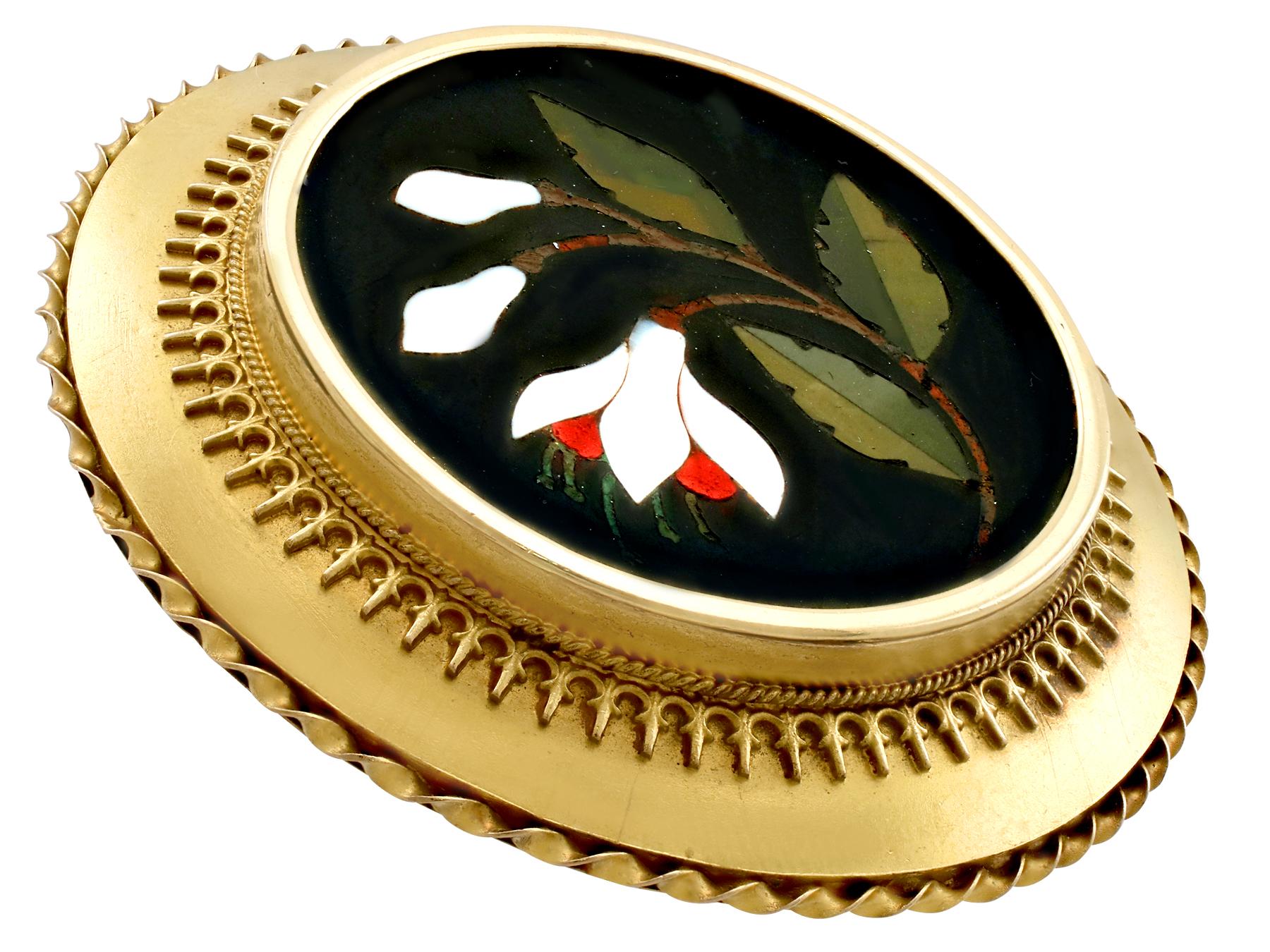 1880s Antique Victorian Hardstone Pietra Dura Yellow Gold Brooch In Excellent Condition For Sale In Jesmond, Newcastle Upon Tyne