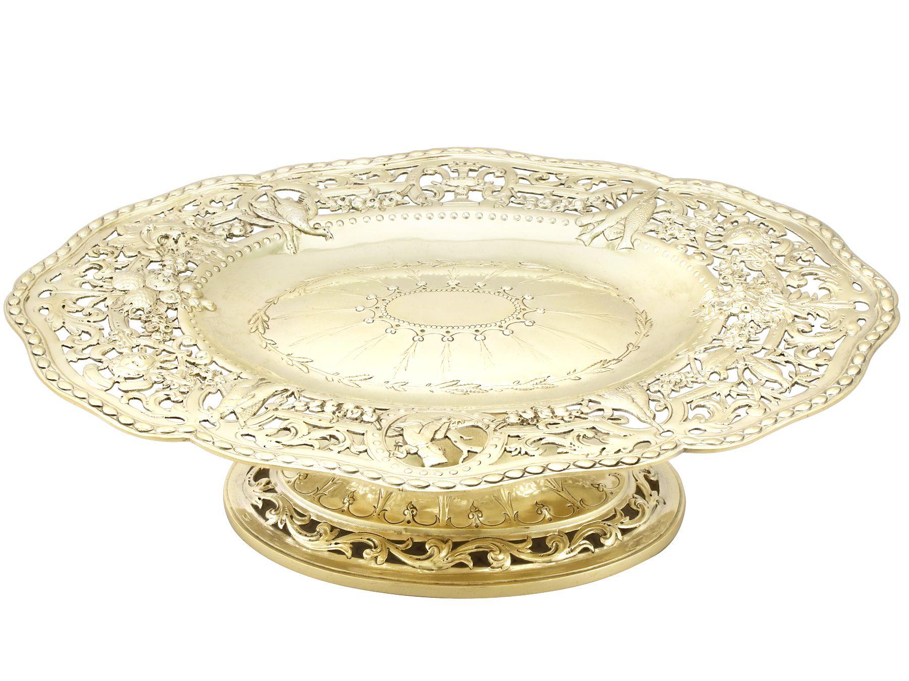 Doré Tazzas / Centres de table victoriens anciens des années 1880 en argent sterling doré en vente