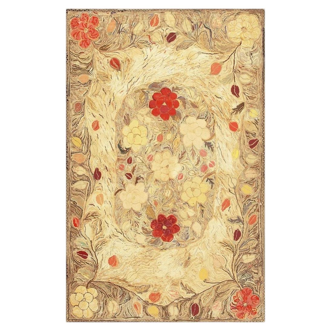1880s Beige Floral Classic Folk Art Antique American Hooked Knotted Wool Rug