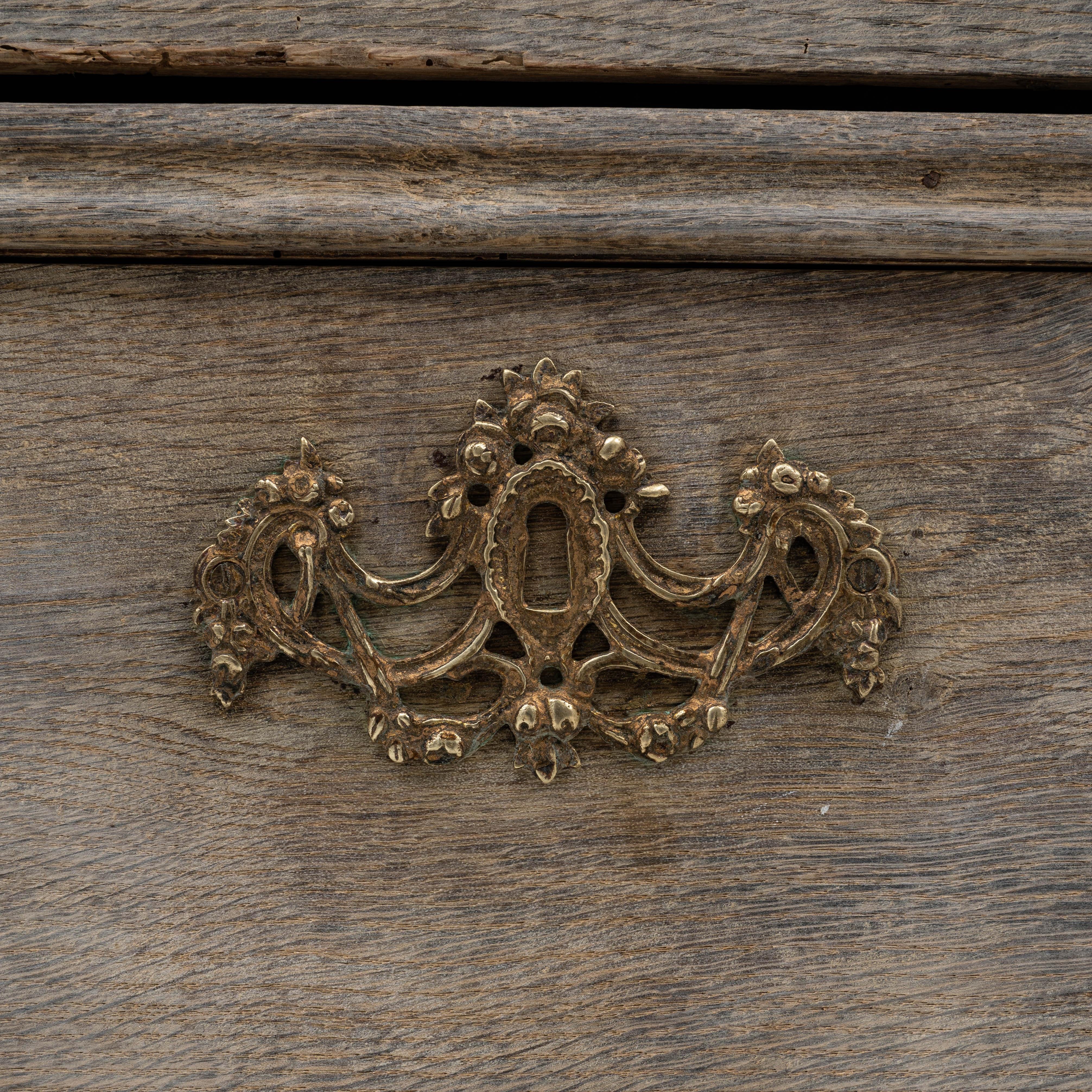 1880s Belgian Louis XVI-Style Oak Vitrine in vendita 7