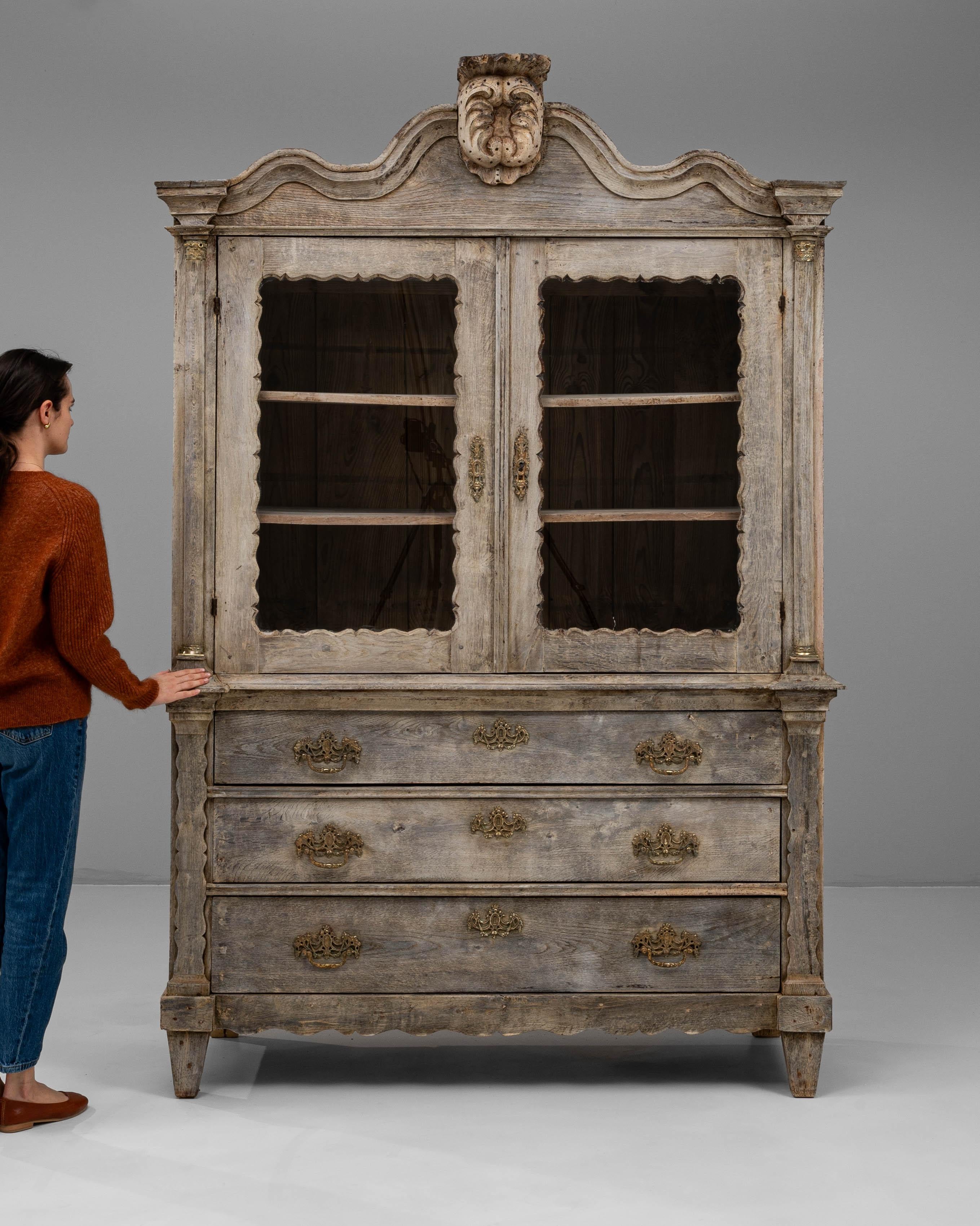 Belga 1880s Belgian Louis XVI-Style Oak Vitrine in vendita