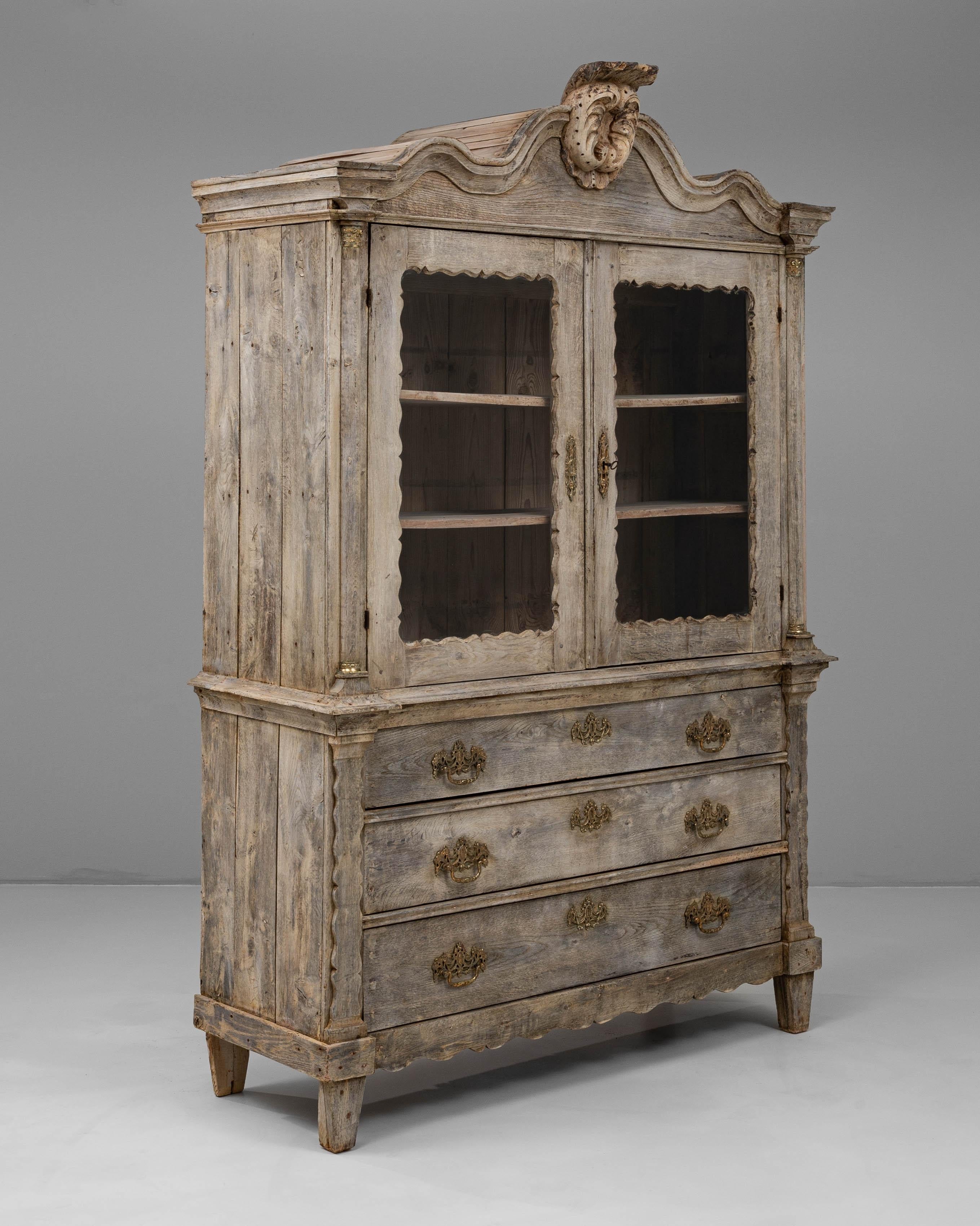 1880s Belgian Louis XVI-Style Oak Vitrine In condizioni buone in vendita a High Point, NC