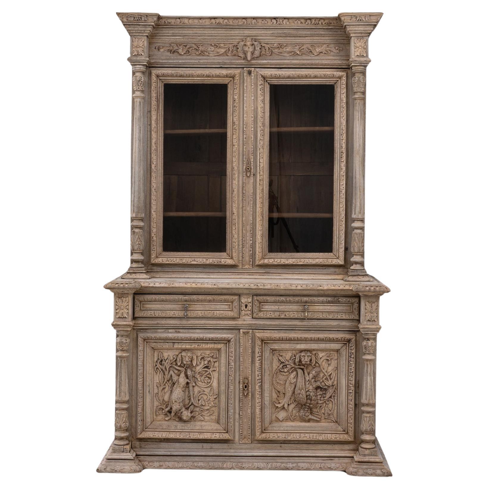 Vitrina de roble belga de la década de 1880 con tallas ornamentadas