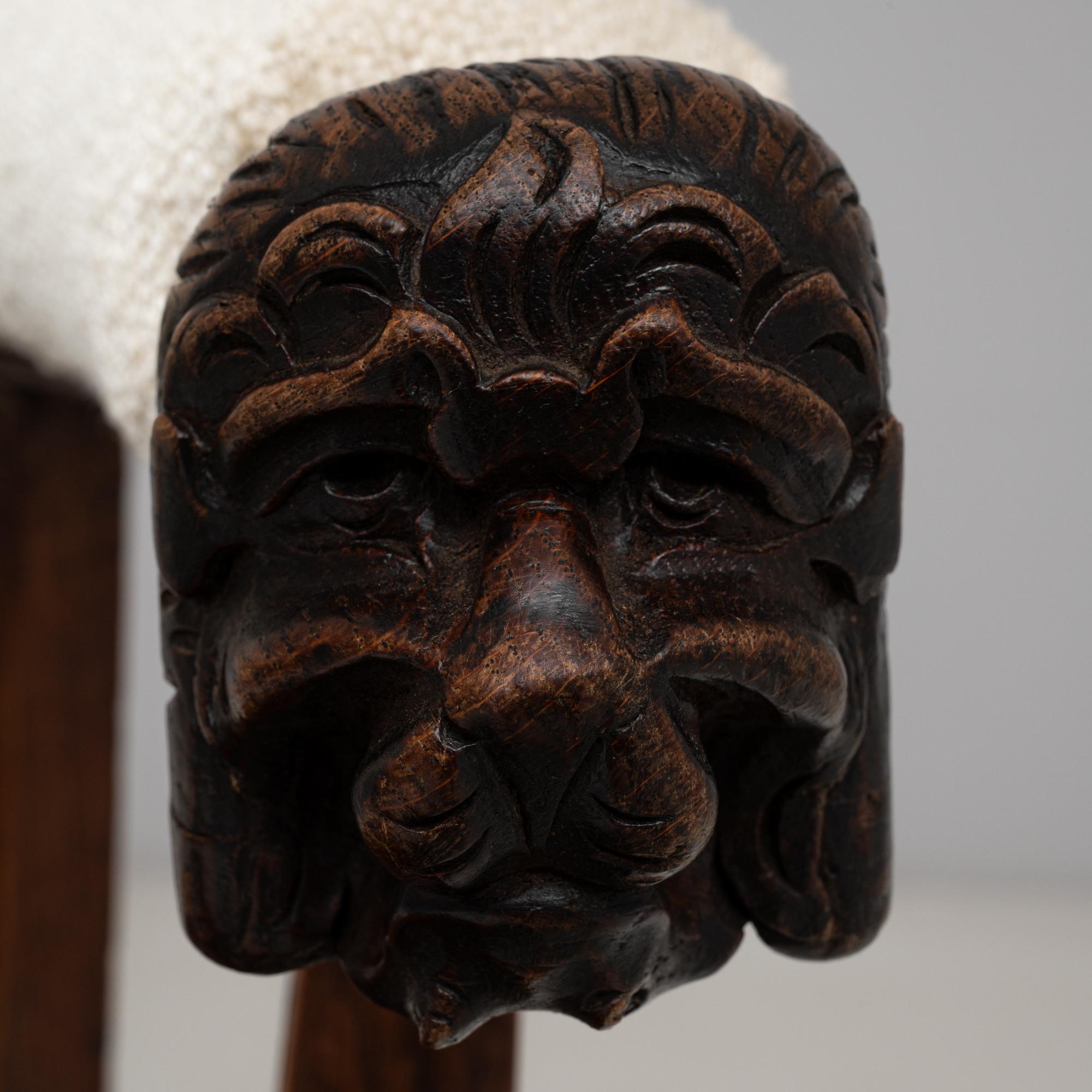 Belgischer Regency-Sessel aus Holz mit geschnitzten Löwenköpfen aus den 1880er Jahren im Angebot 9