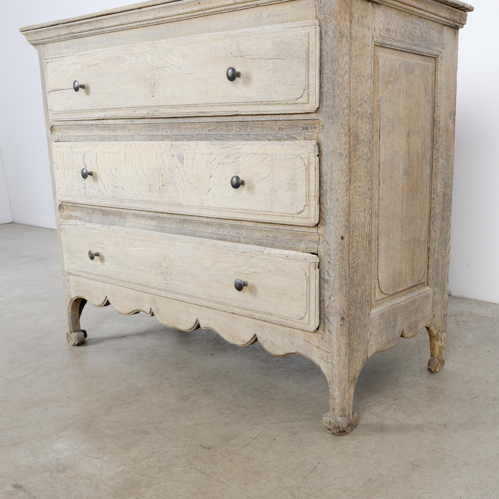 1880s Bleached Oak Chest of Drawers 1