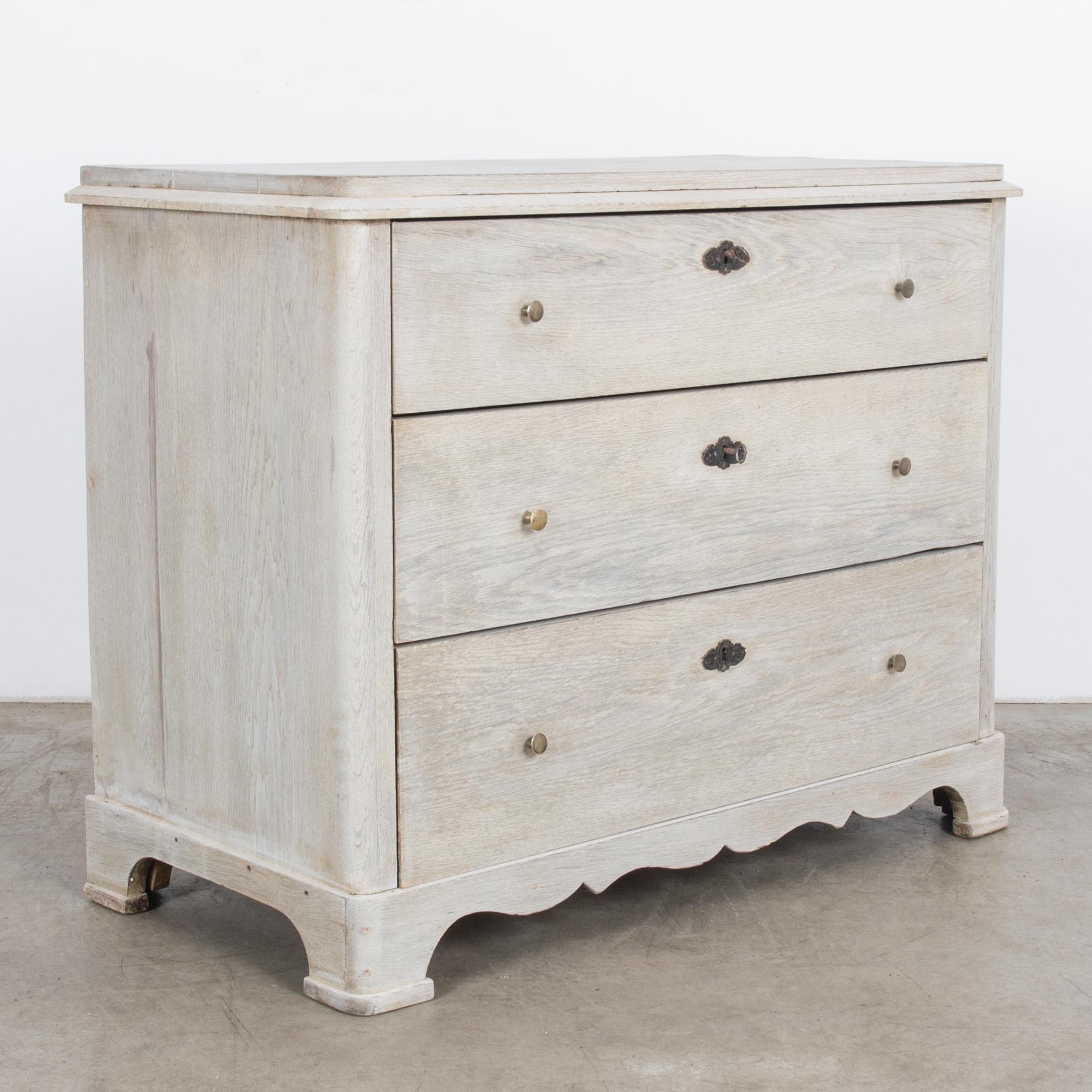 1880s Bleached Oak French Drawer Chest In Good Condition In High Point, NC