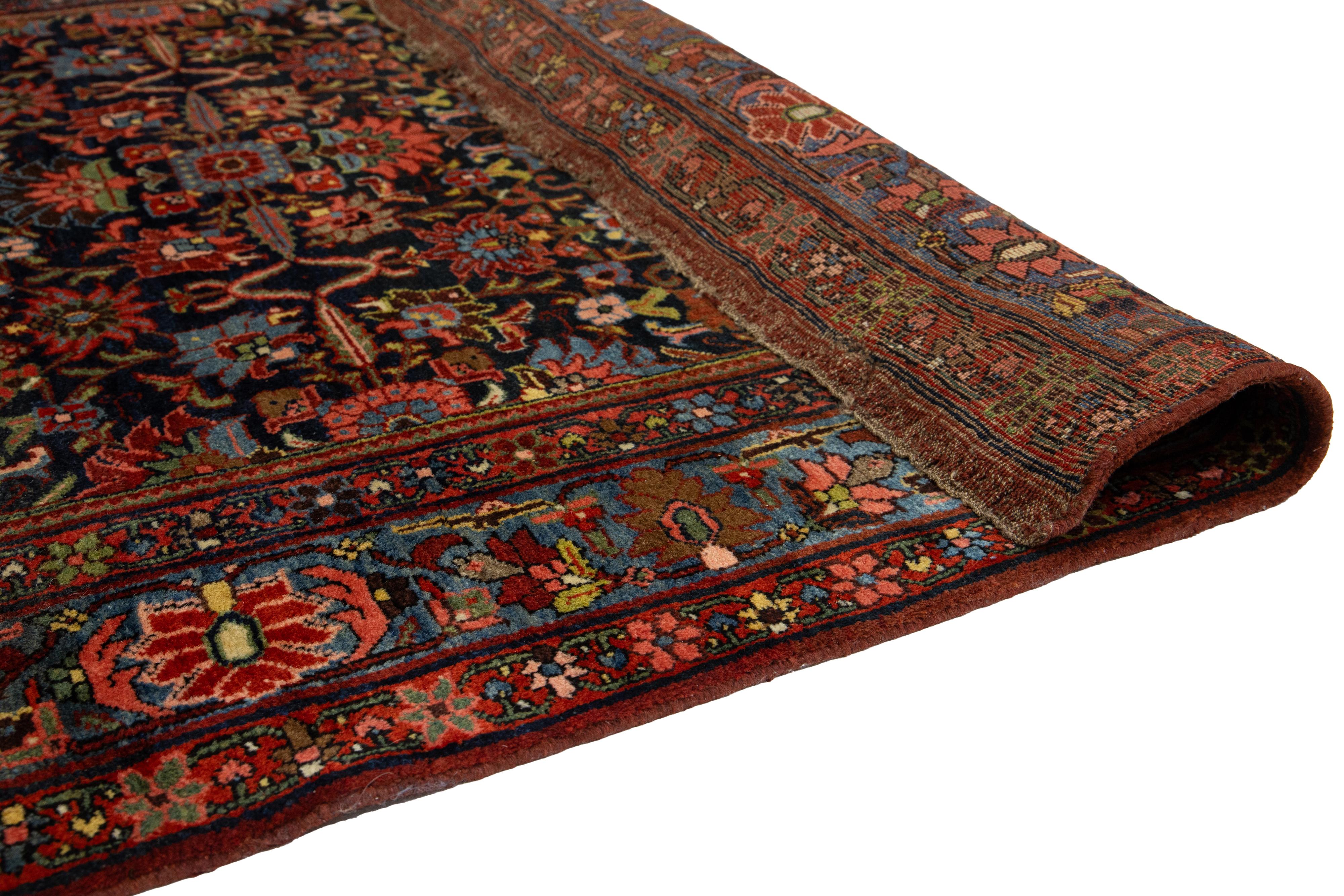 Noué à la main Tapis persan Bidjar Gallery bleu des années 1880, fabriqué à la main avec un motif floral en vente