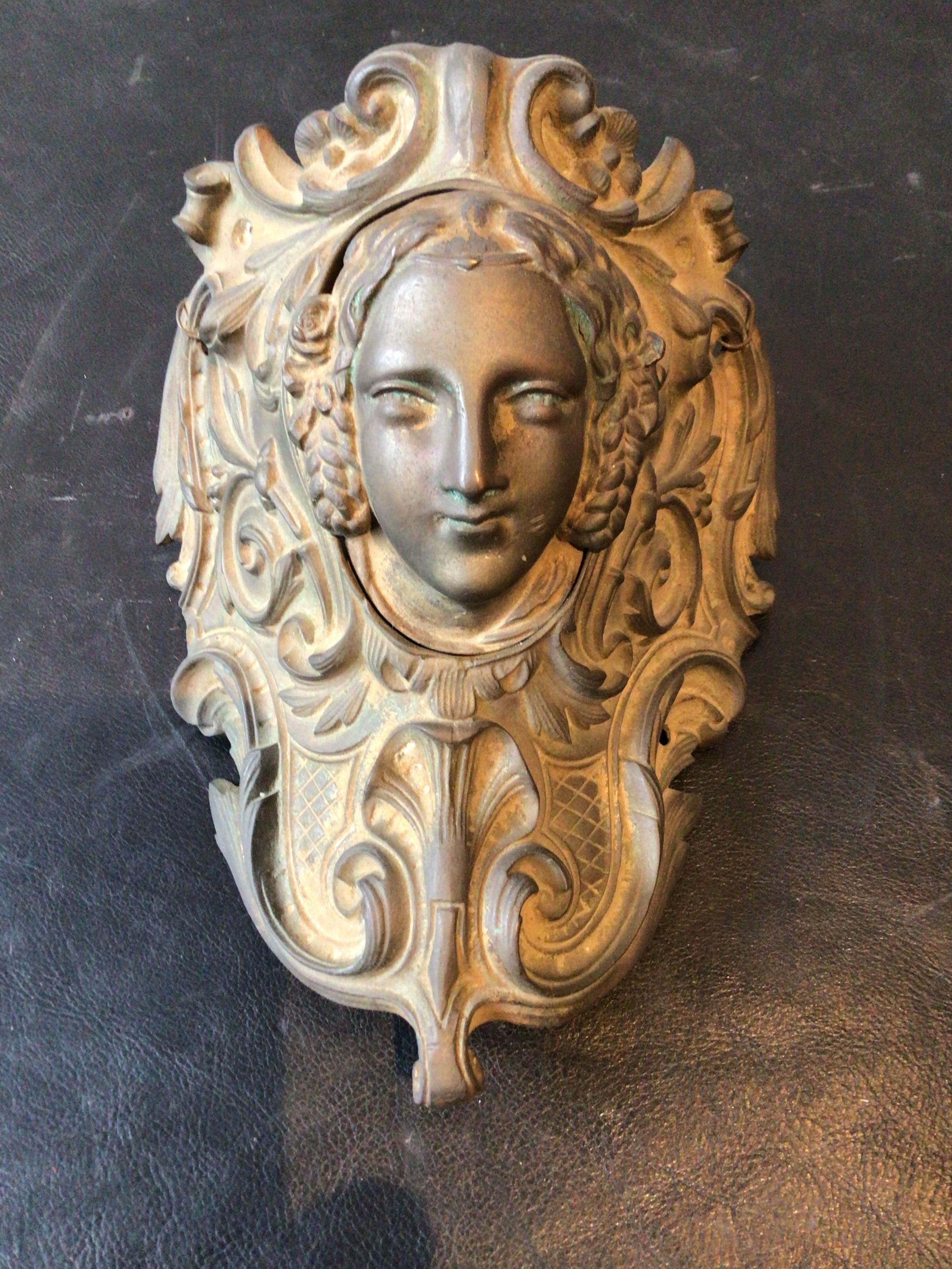 1880s Bronze Decorative Piece with Woman’s Head For Sale 1