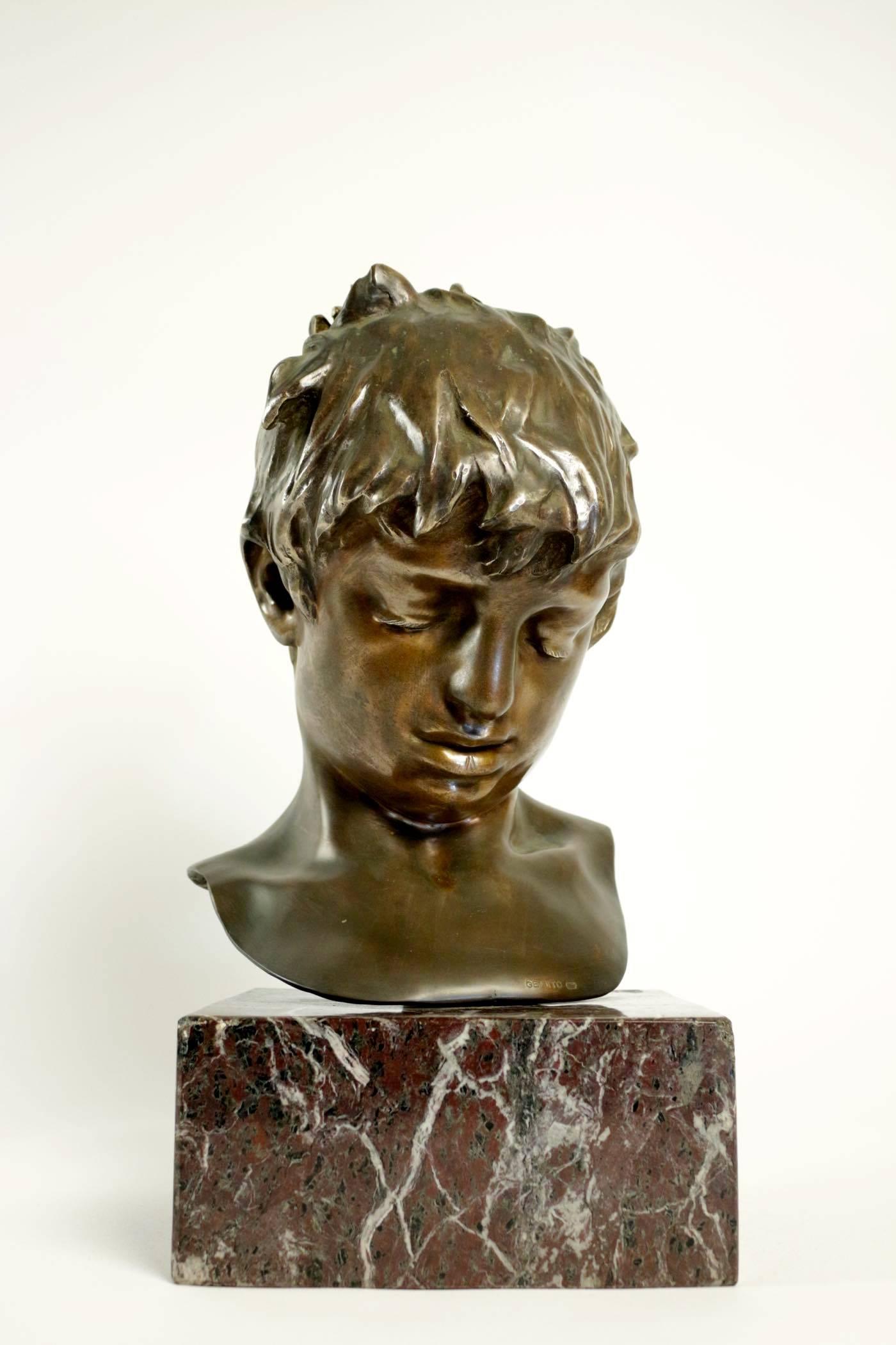 1880s bronze head of a Sicilian adolescent boy set on a marble base, signed by Vincenzo Gemito, (1852-1929).
Artist can be looked up on the Be´ne´zit refererence book.
Some of this artist's works are exhibited at the Musee d'Orsay in