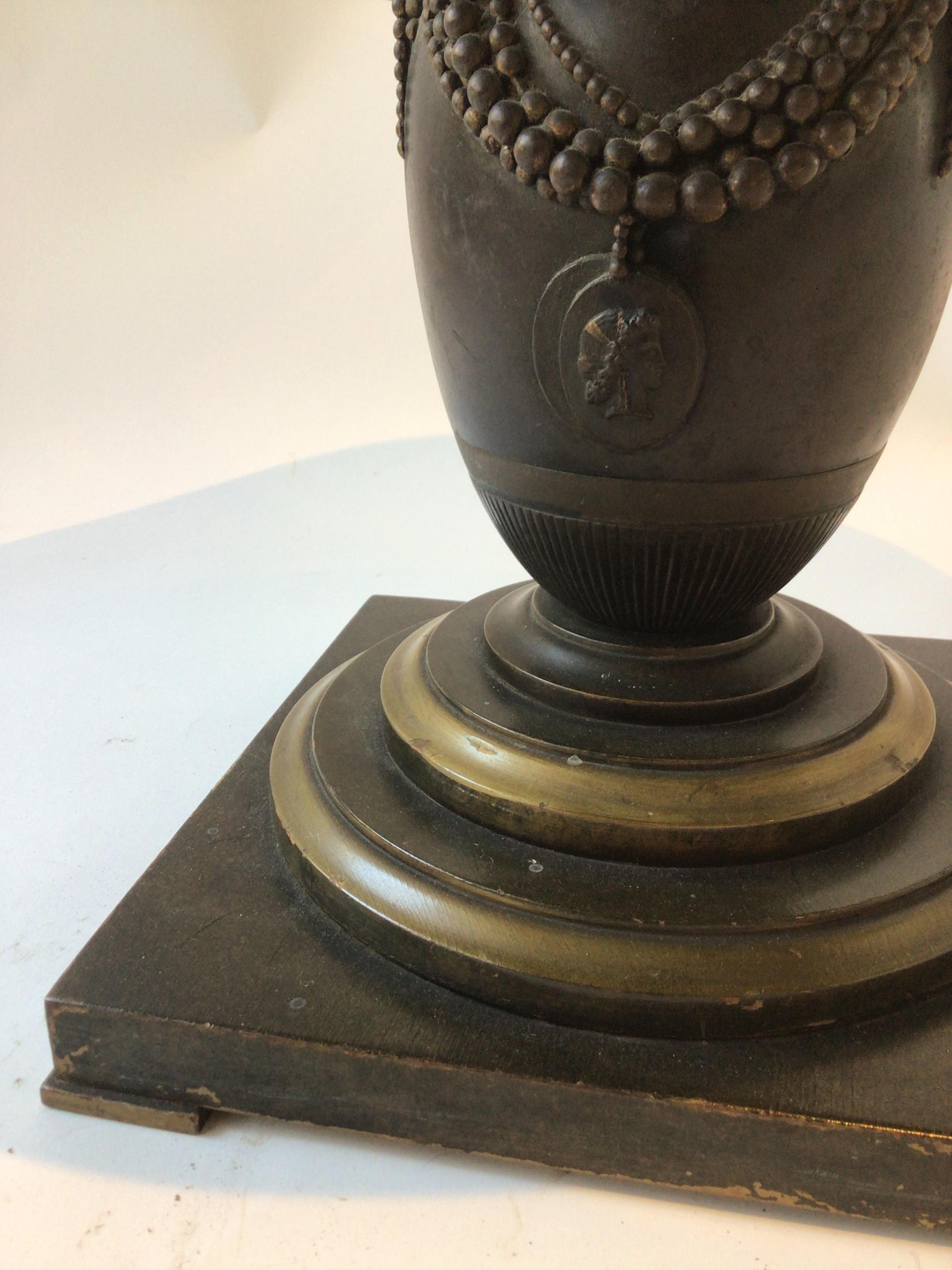 1880s Classical Bronze Urn Side Table For Sale 3