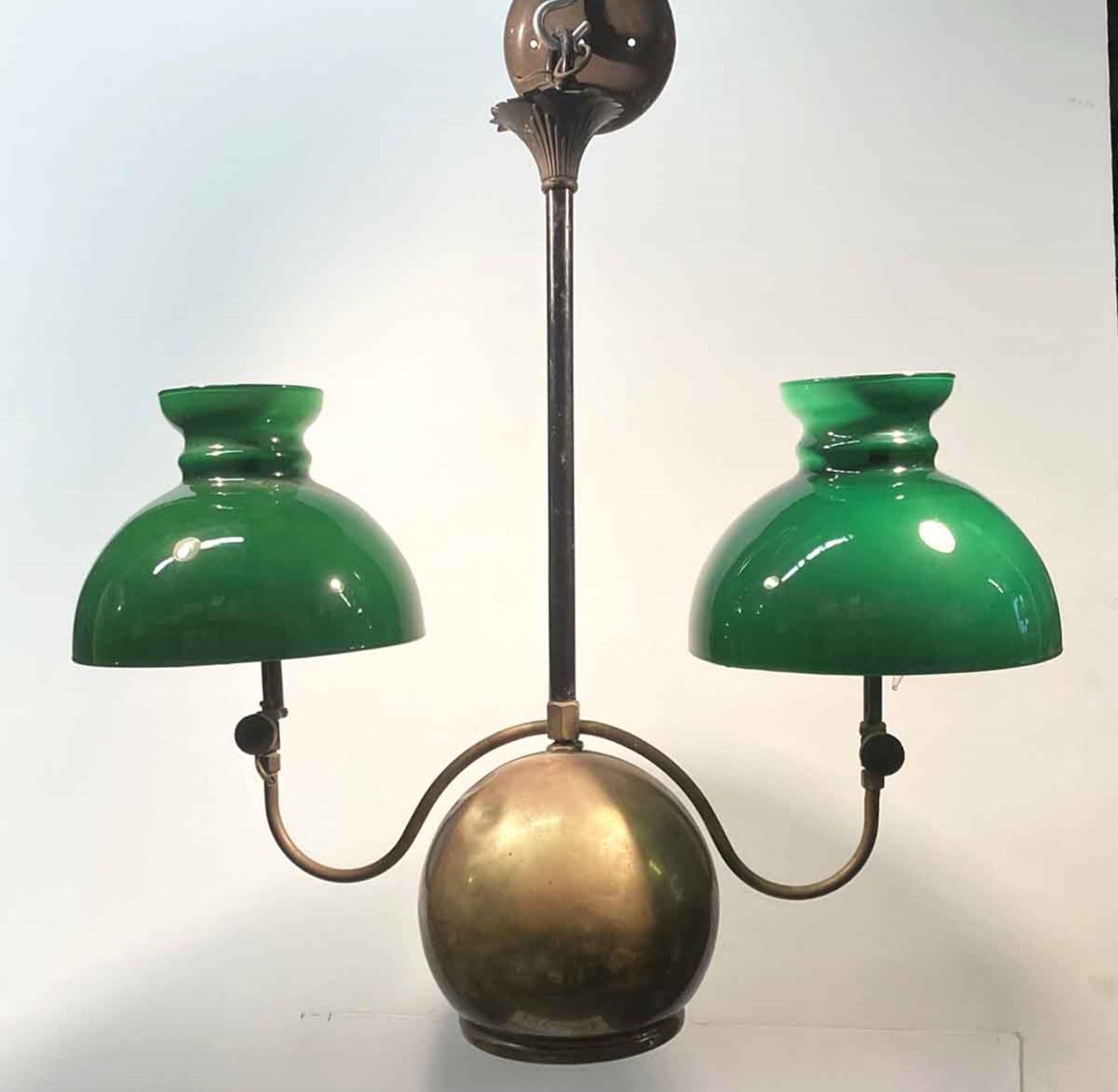 Doppelflammige Öllaterne aus Messing und grünem Glas mit Walmotiv, 1880er Jahre (Industriell)