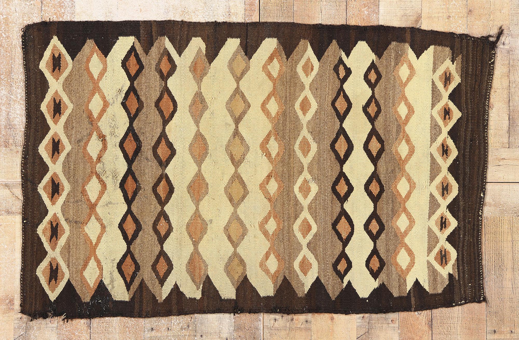 Tapis tissé à plat de style sud-ouest cristal des années 1880 avec style amérindien en vente 1