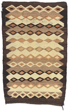 Tapis tissé à plat de style sud-ouest cristal des années 1880 avec style amérindien