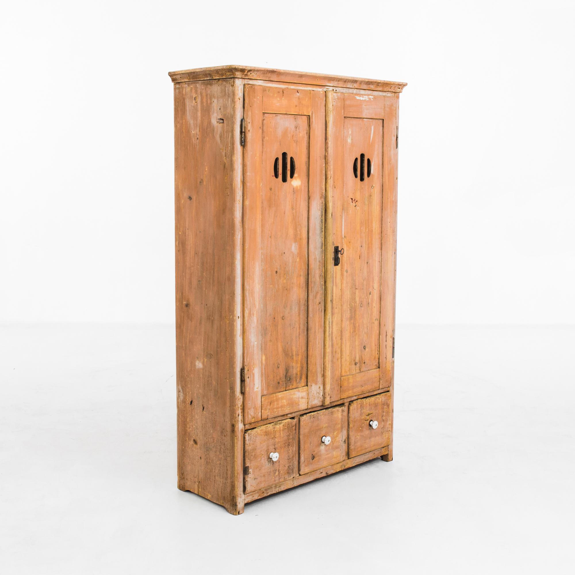 1880s Czech Wooden Cabinet with Original Patina In Good Condition In High Point, NC