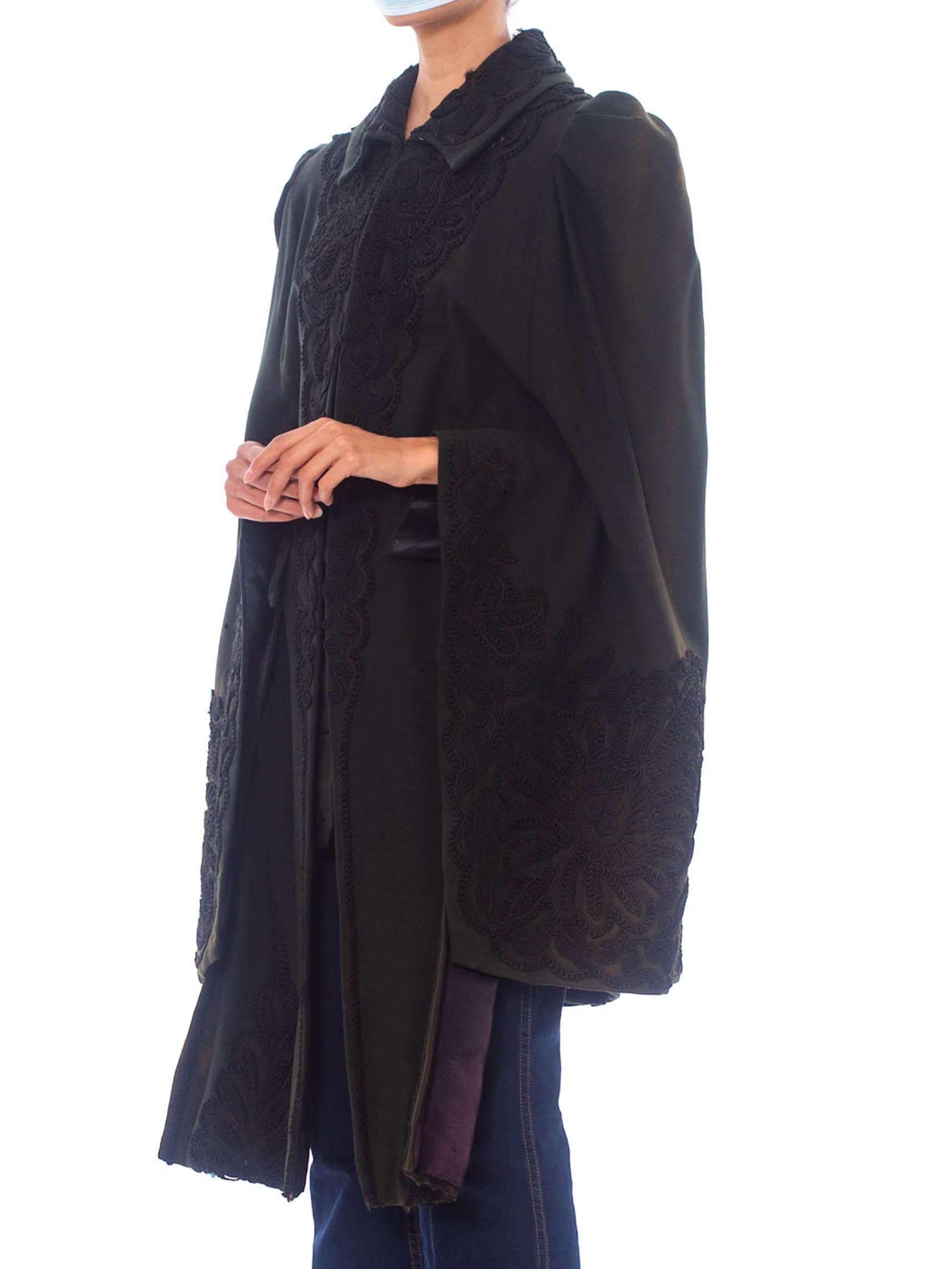 Women's Victorian Dark Green Wool 1880S 1890S Dolman Cape With Soutache Embroidery For Sale