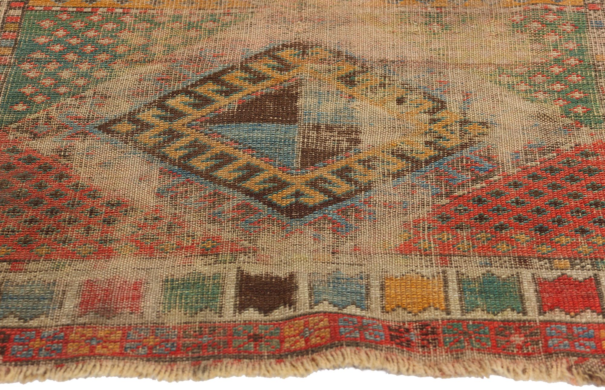Caucasico Tappeto antico caucasico Shirvan invecchiato del 1880 in vendita
