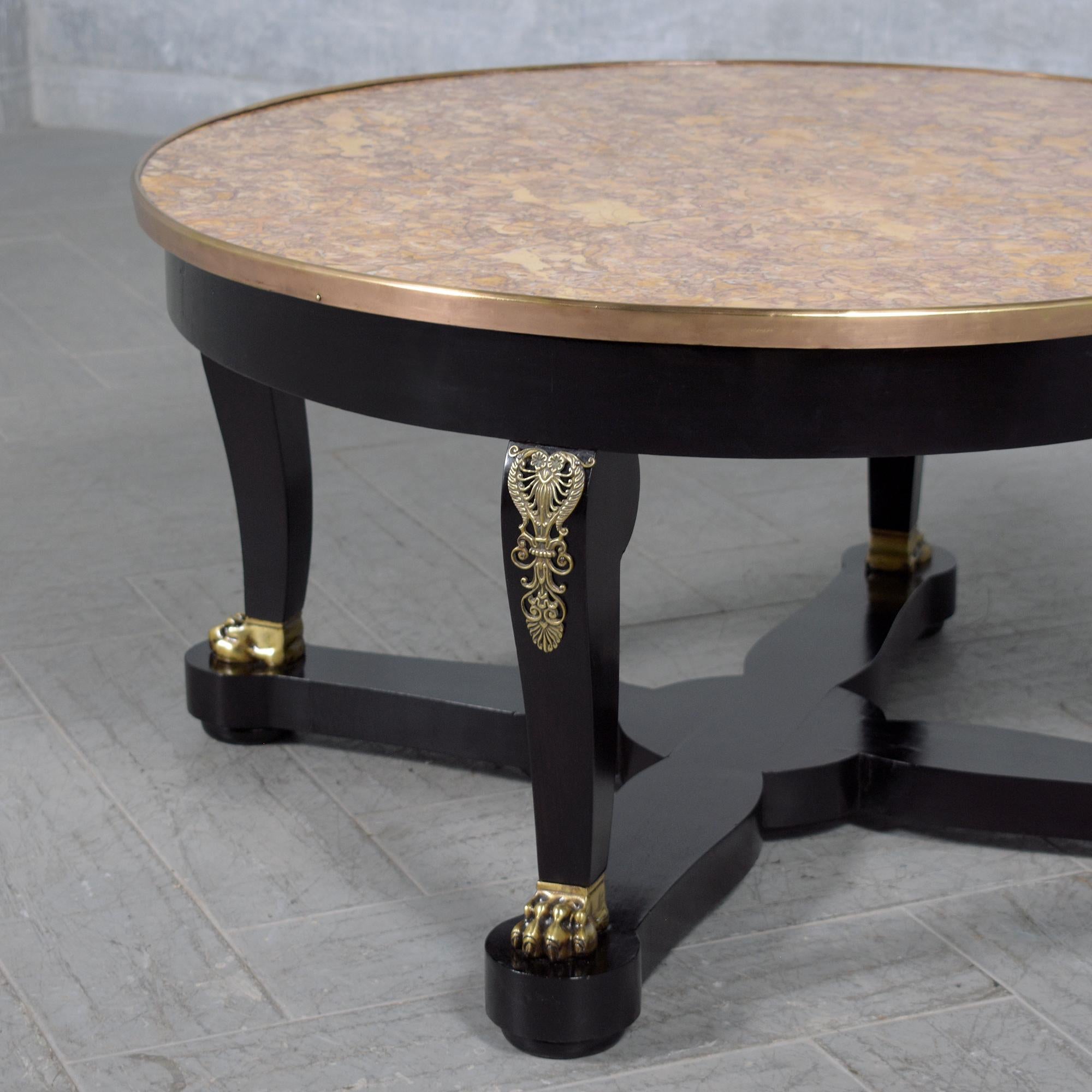 Laiton Table basse ancienne de style Empire des années 1880 : Elegance historique restaurée en vente