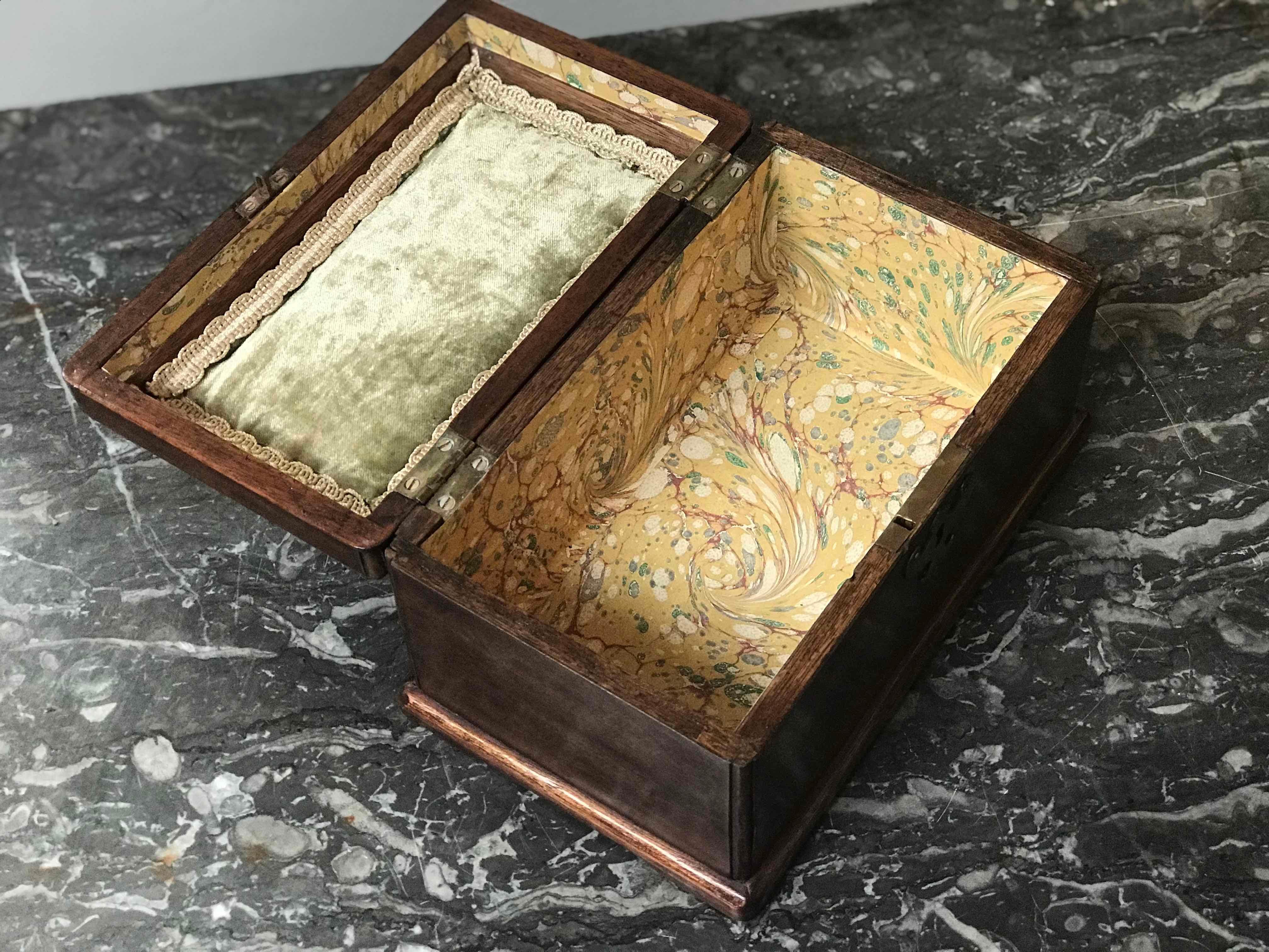 19th Century 1880s English Georgian Tea Caddy Box with Brass Detail
