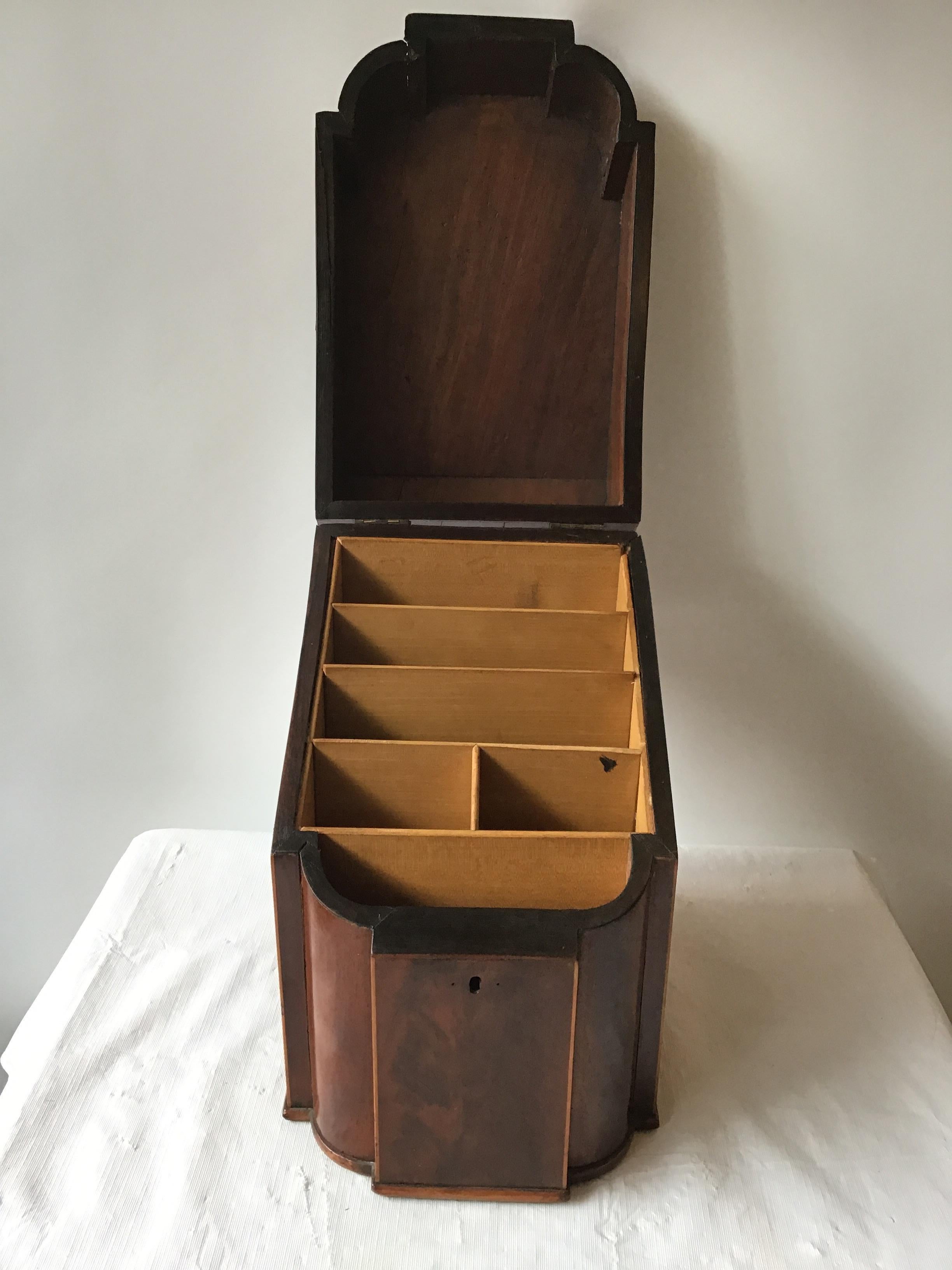 1880s English Stationary Box In Fair Condition In Tarrytown, NY