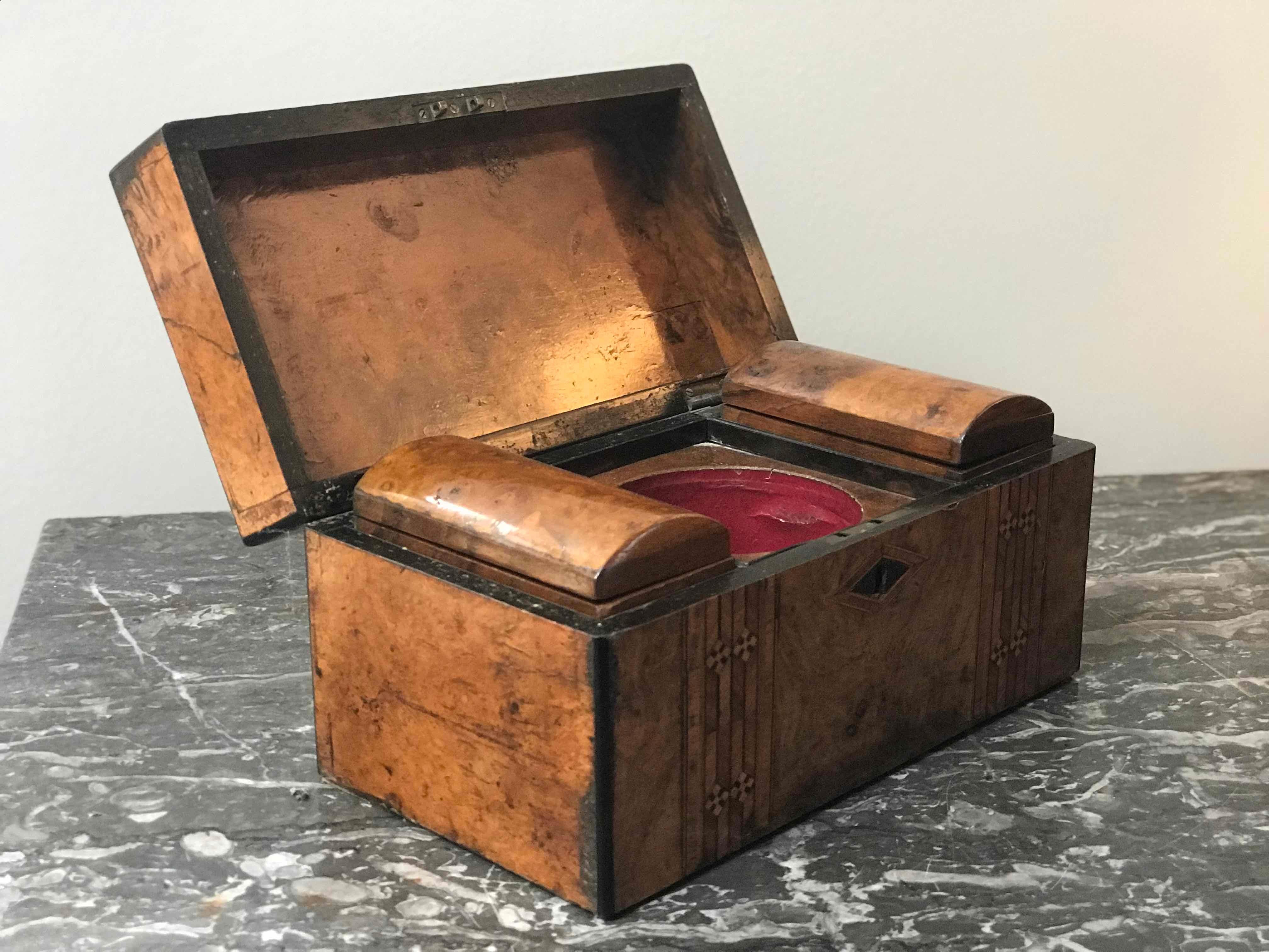 1880s English Tunbridge Inlaid Walnut Tea Caddy Box In Good Condition In Los Angeles, CA