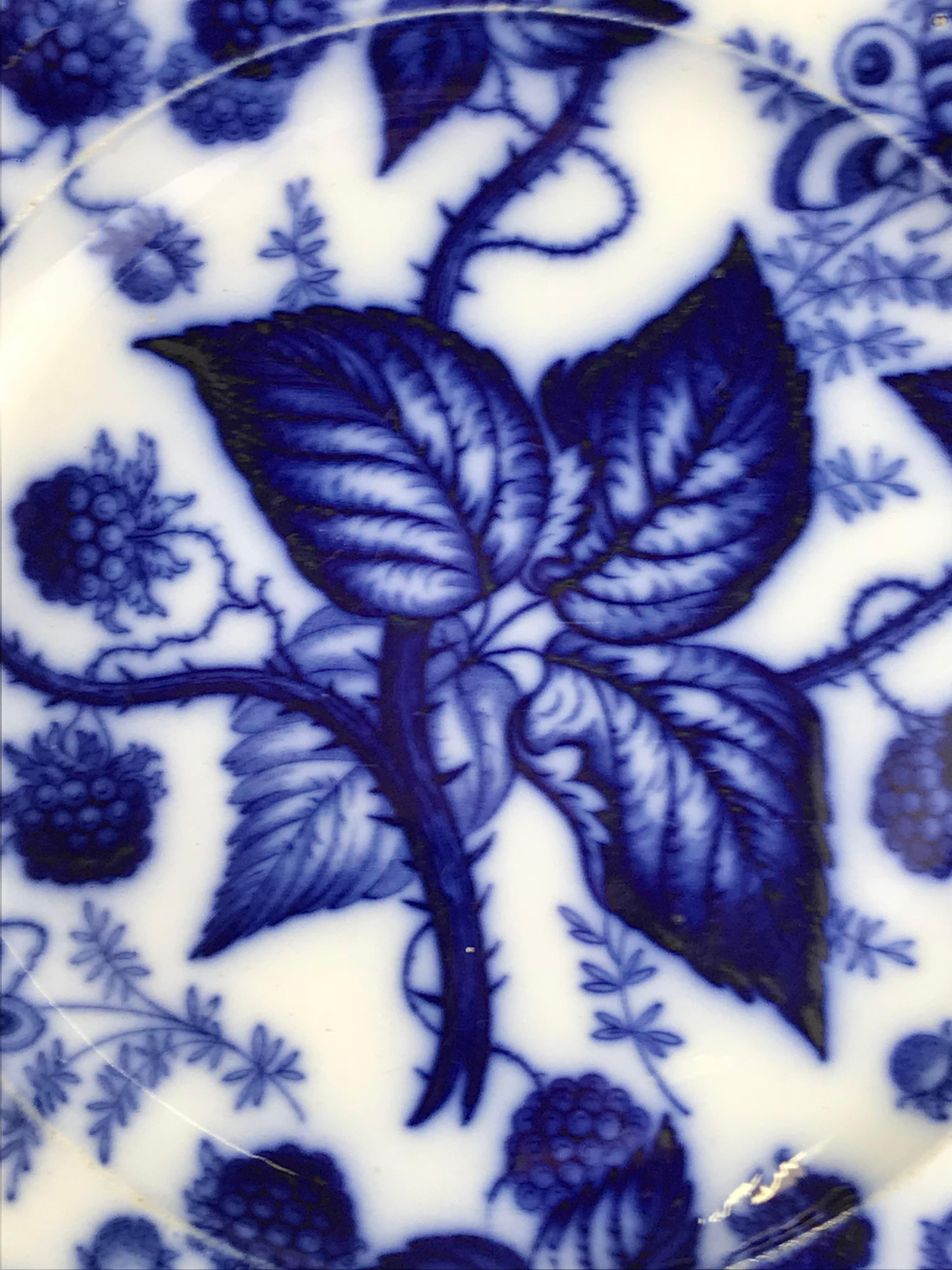 Late 19th Century 1880s English Victorian Flow Blue Transferware Dinner Plate with Berry Pattern For Sale