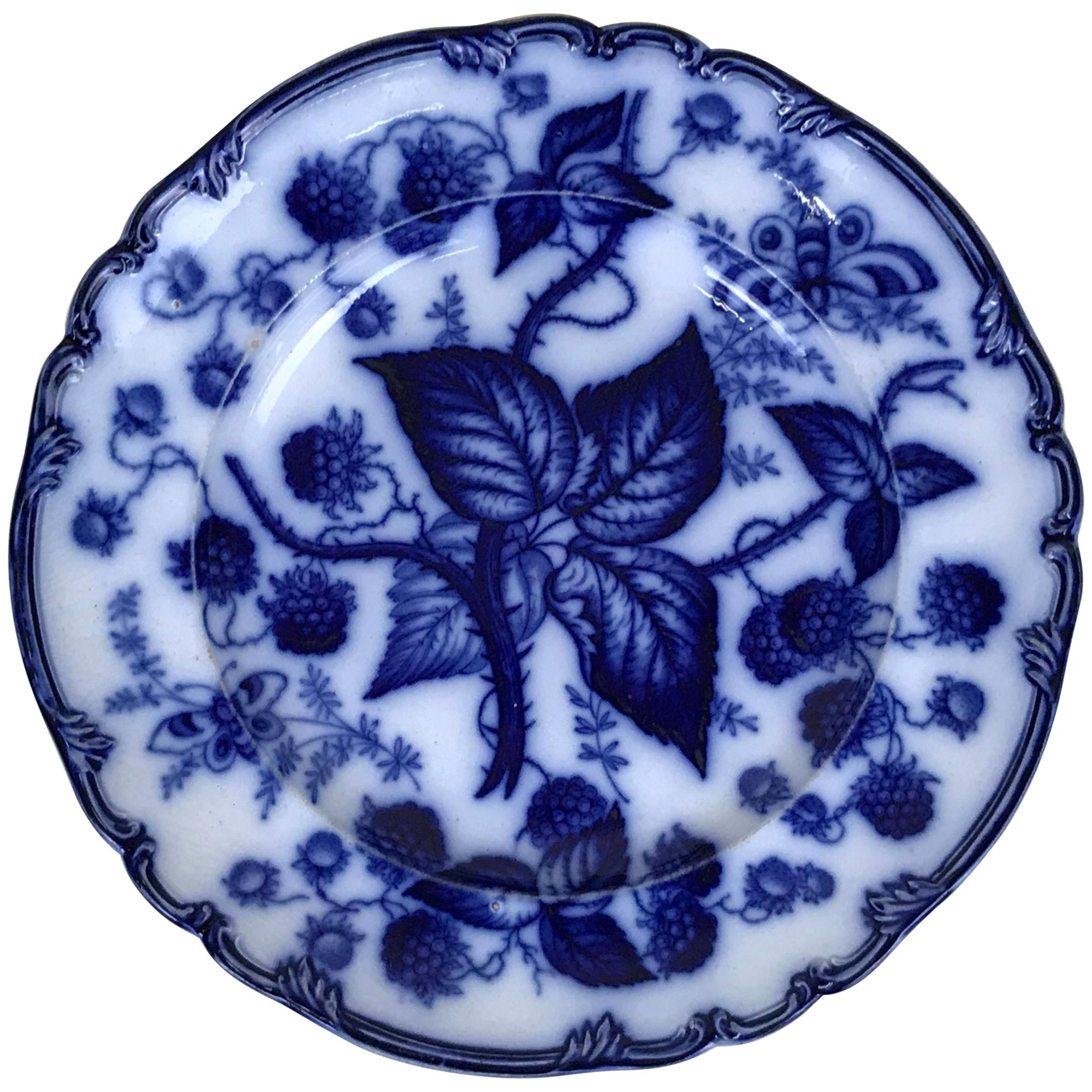 1880s English Victorian Flow Blue Transferware Dinner Plate with Berry Pattern For Sale
