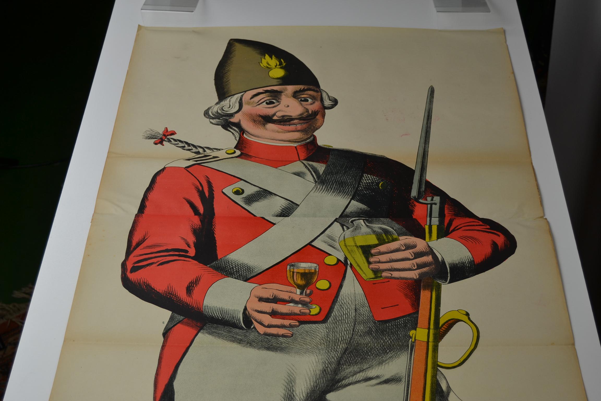 Wunderschönes Steinlithografie-Poster mit einem Offizier, der einen Schnaps trinkt.
Dieses Poster in Lebensgröße ist ein echter Hingucker!
Es hat spektakuläre Farben und Größe. +/- 64,56 Zoll Höhe, +/- 164 cm Höhe!
Sie stammt aus den 1880er
