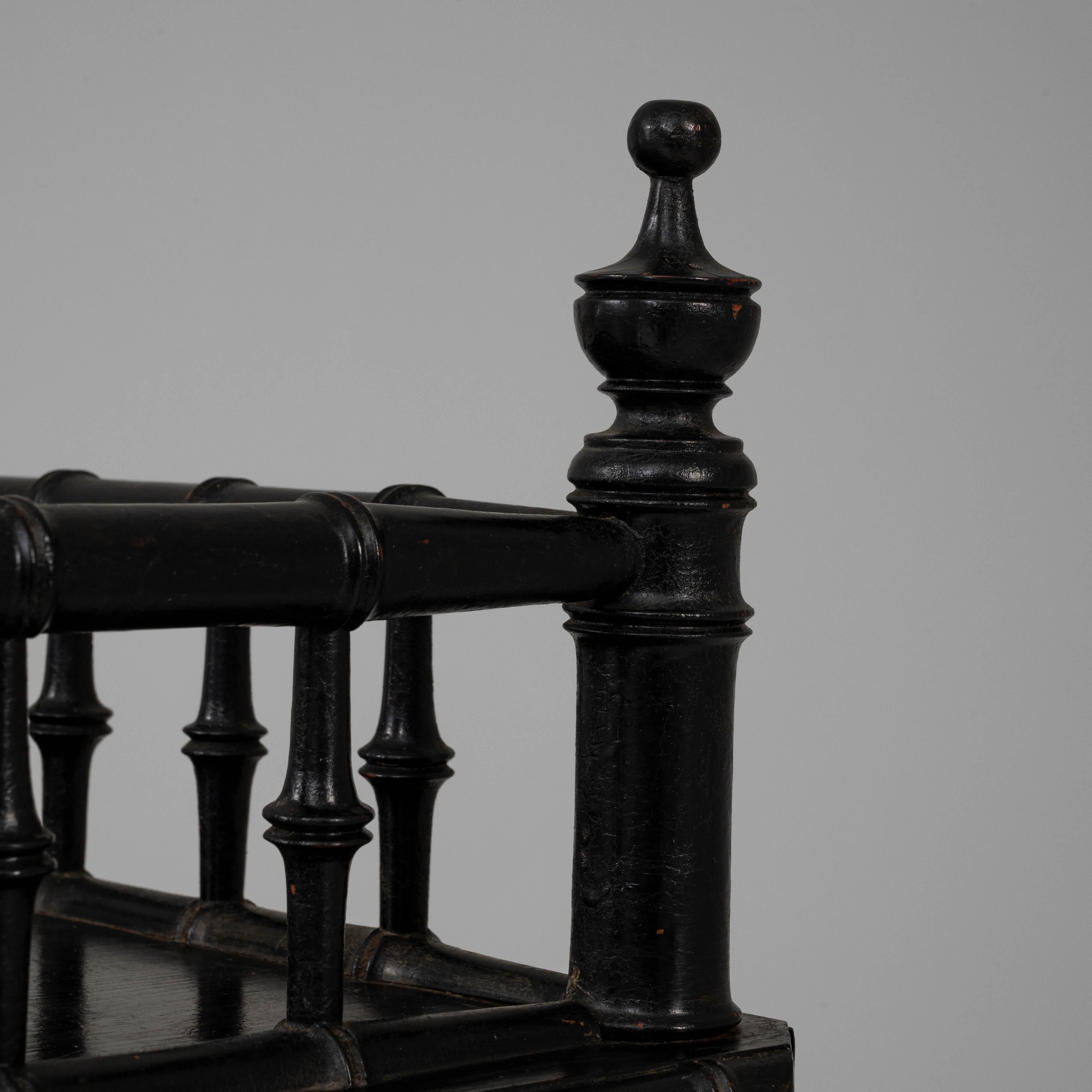Scaffale francese in legno patinato nero del 1880 in vendita 5