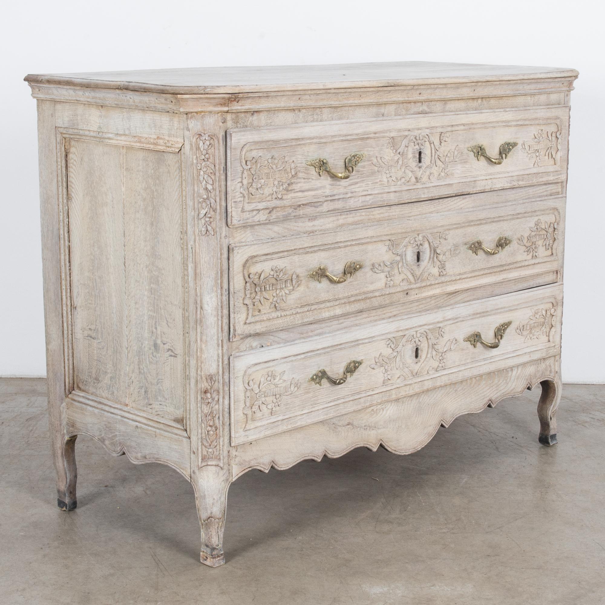 1880s French Bleached Oak Chest of Drawers In Good Condition In High Point, NC