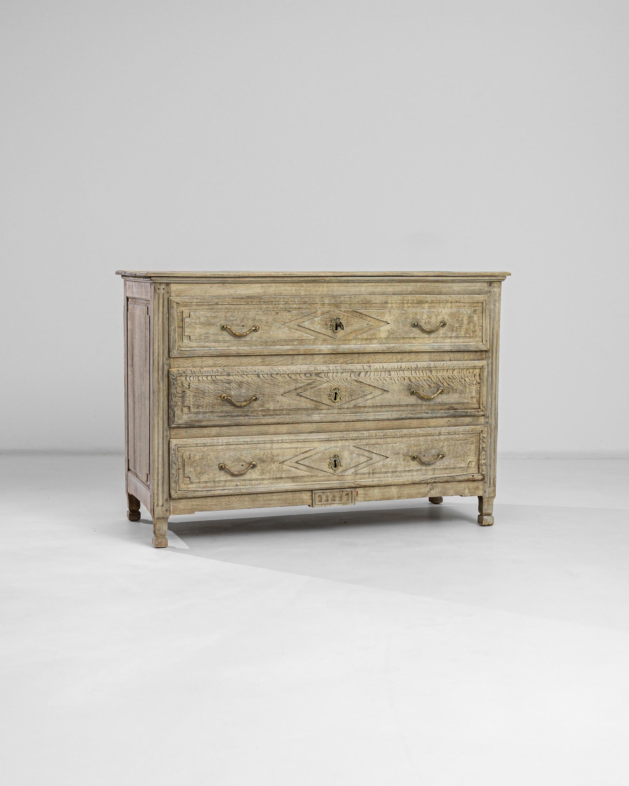 1880s French Bleached Oak Chest of Drawers In Good Condition In High Point, NC