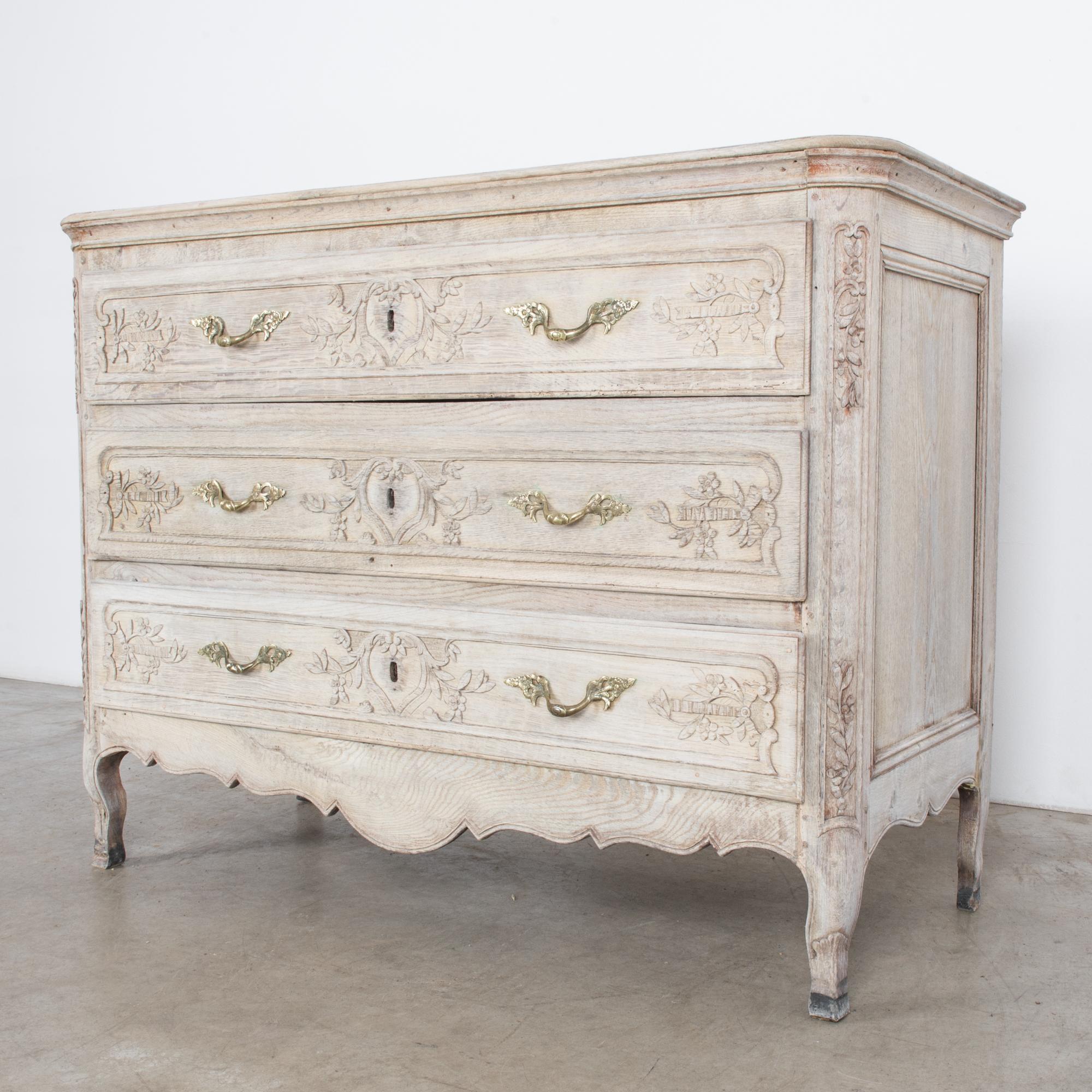 1880s French Bleached Oak Chest of Drawers 3